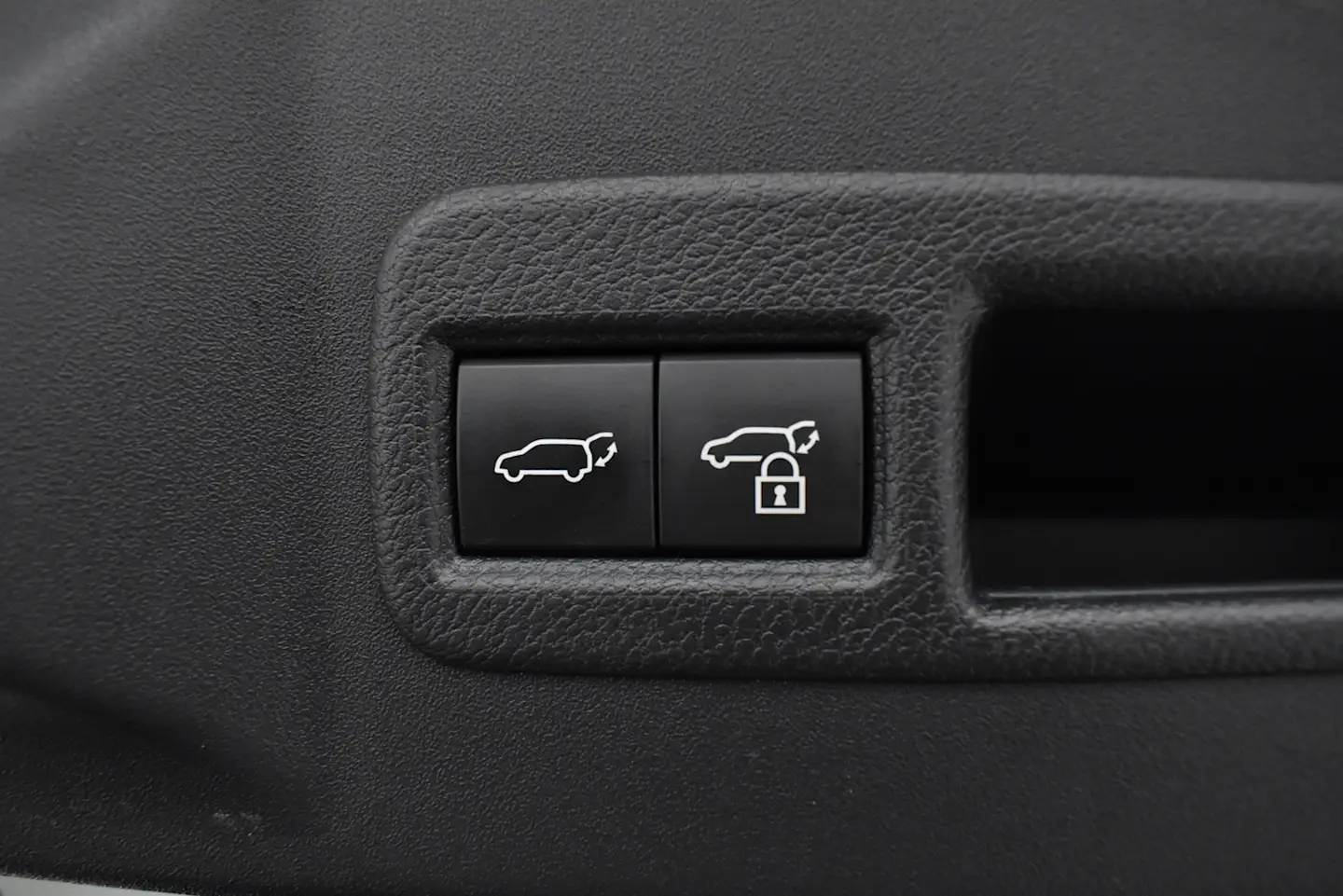 Car Image - 39J1SLYLeAf1WLSjpZKFYD