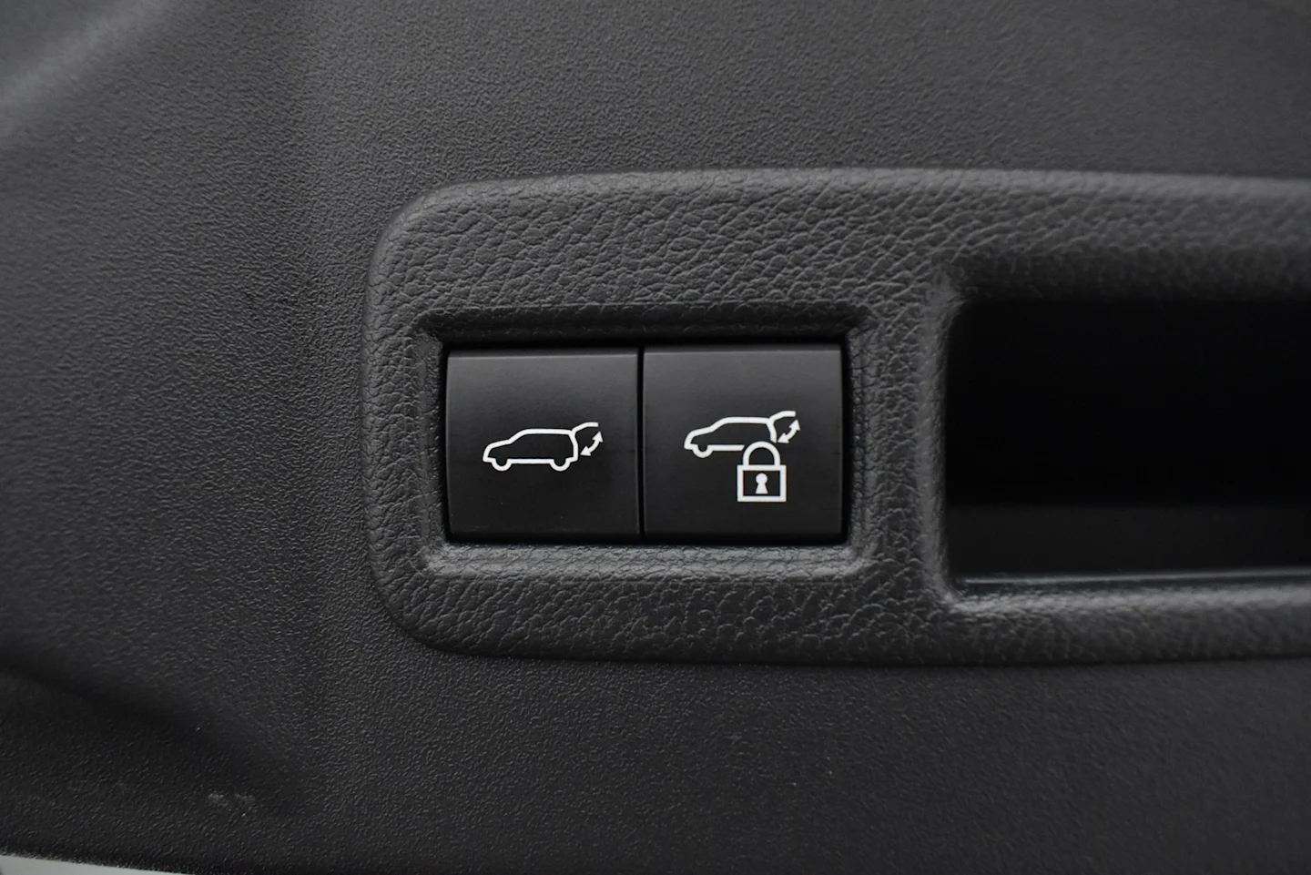 Car Image - 39J1SLYLeAf1WLSjpZKFYD