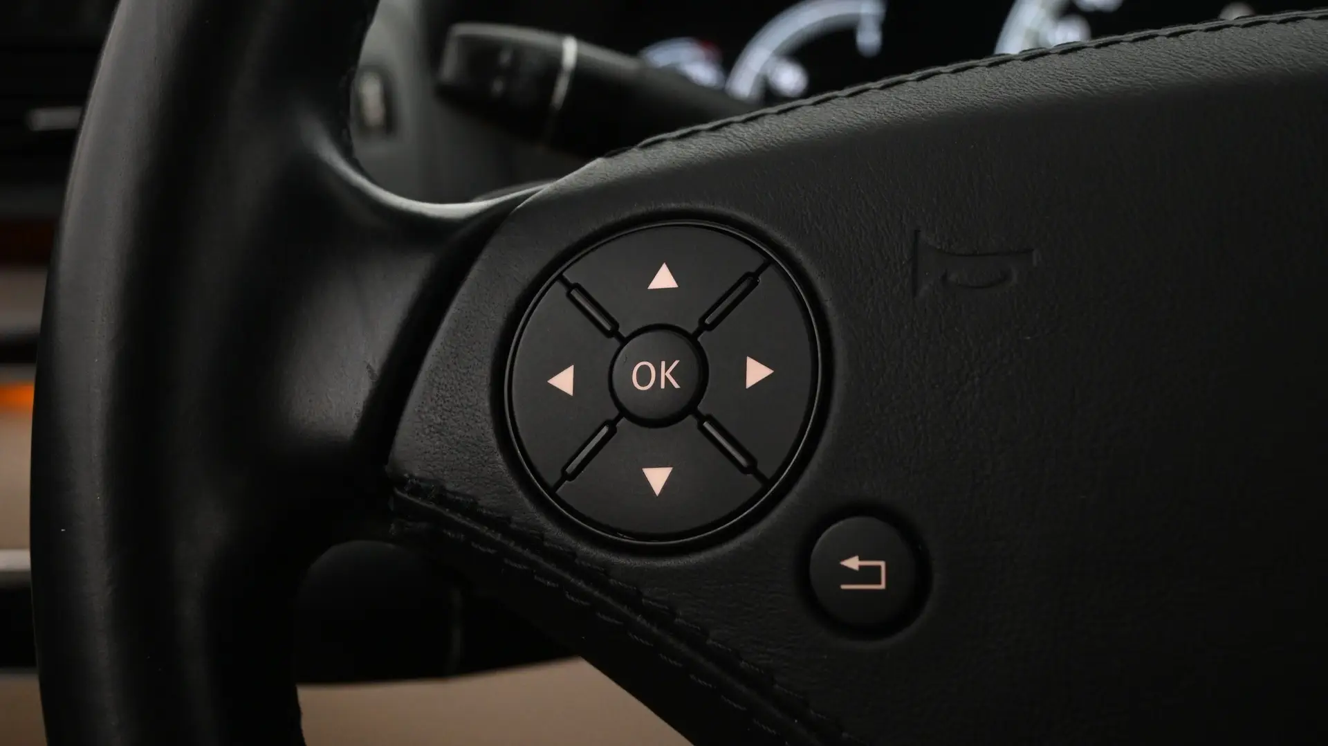Car Image - 2jjB1OiW6LEvzJjcJ4Rp6z
