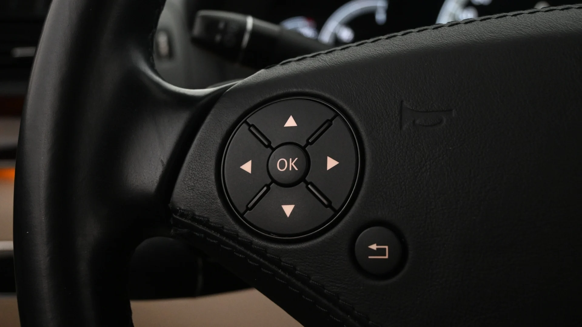 Car Image - 2jjB1OiW6LEvzJjcJ4Rp6z
