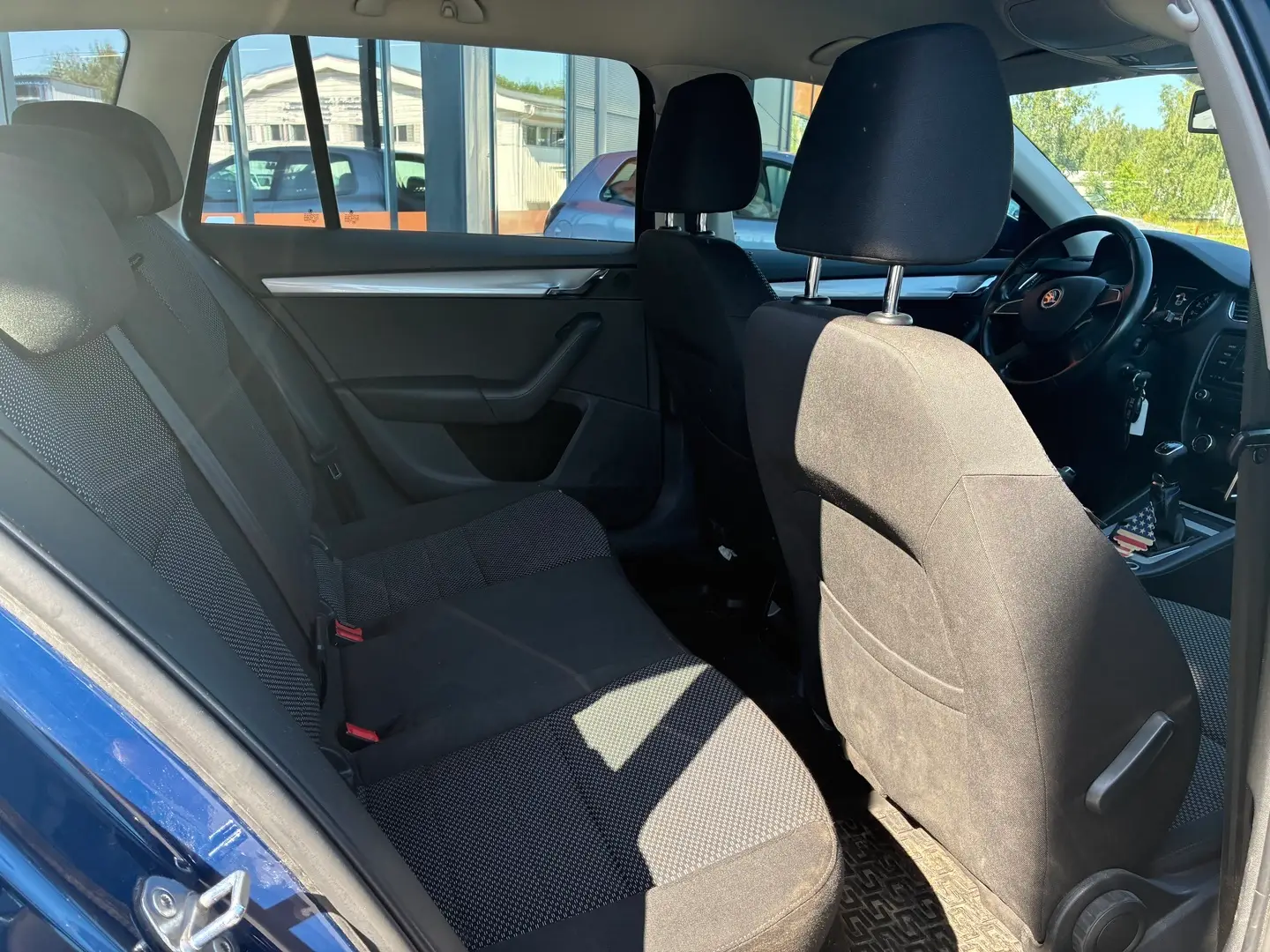 Car Image - 5ArKUb0eBEtdTCjbCAXT1l
