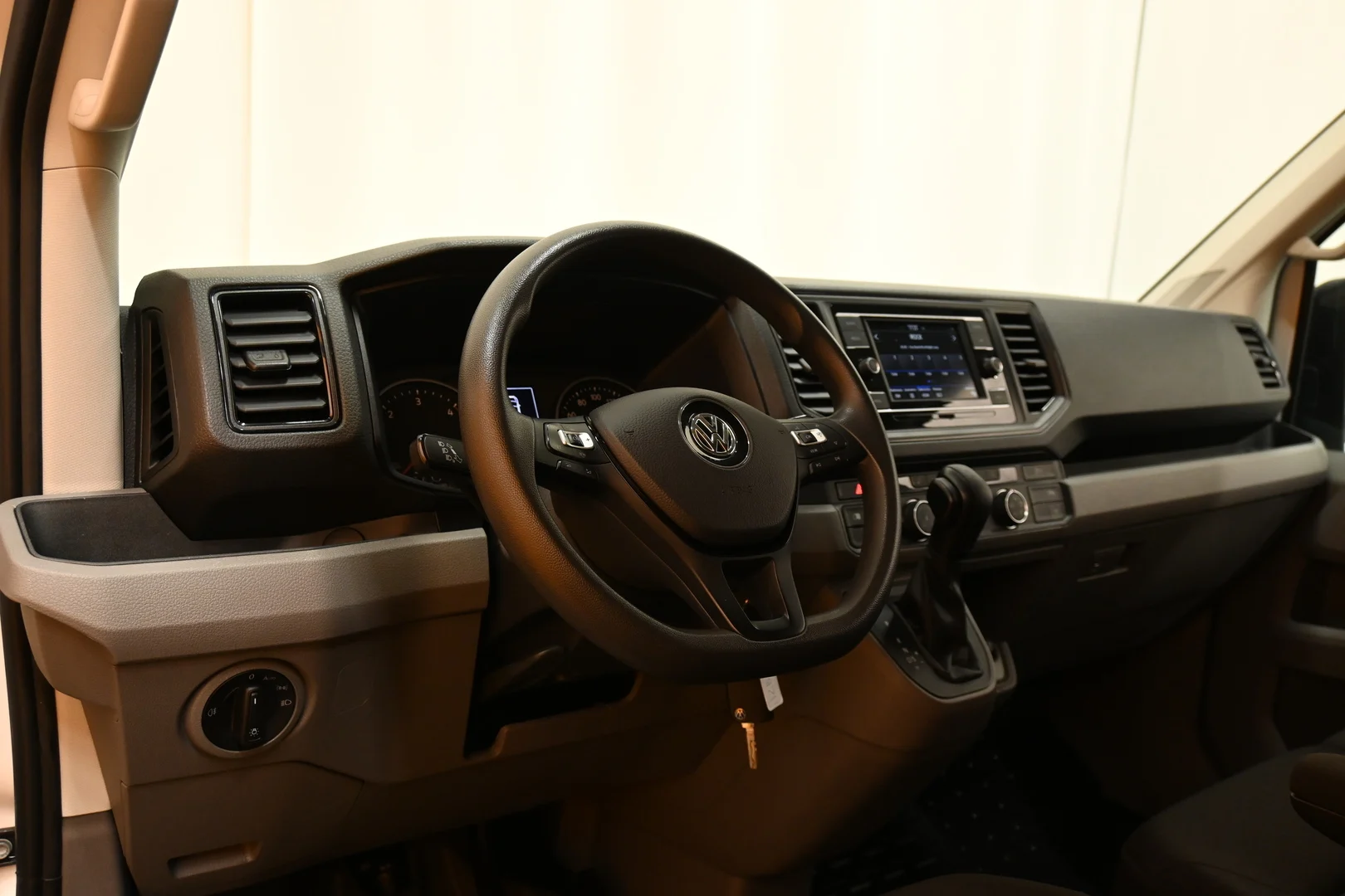Car Image - 1moh1V8PVSxfB8KJ8JW7fZ