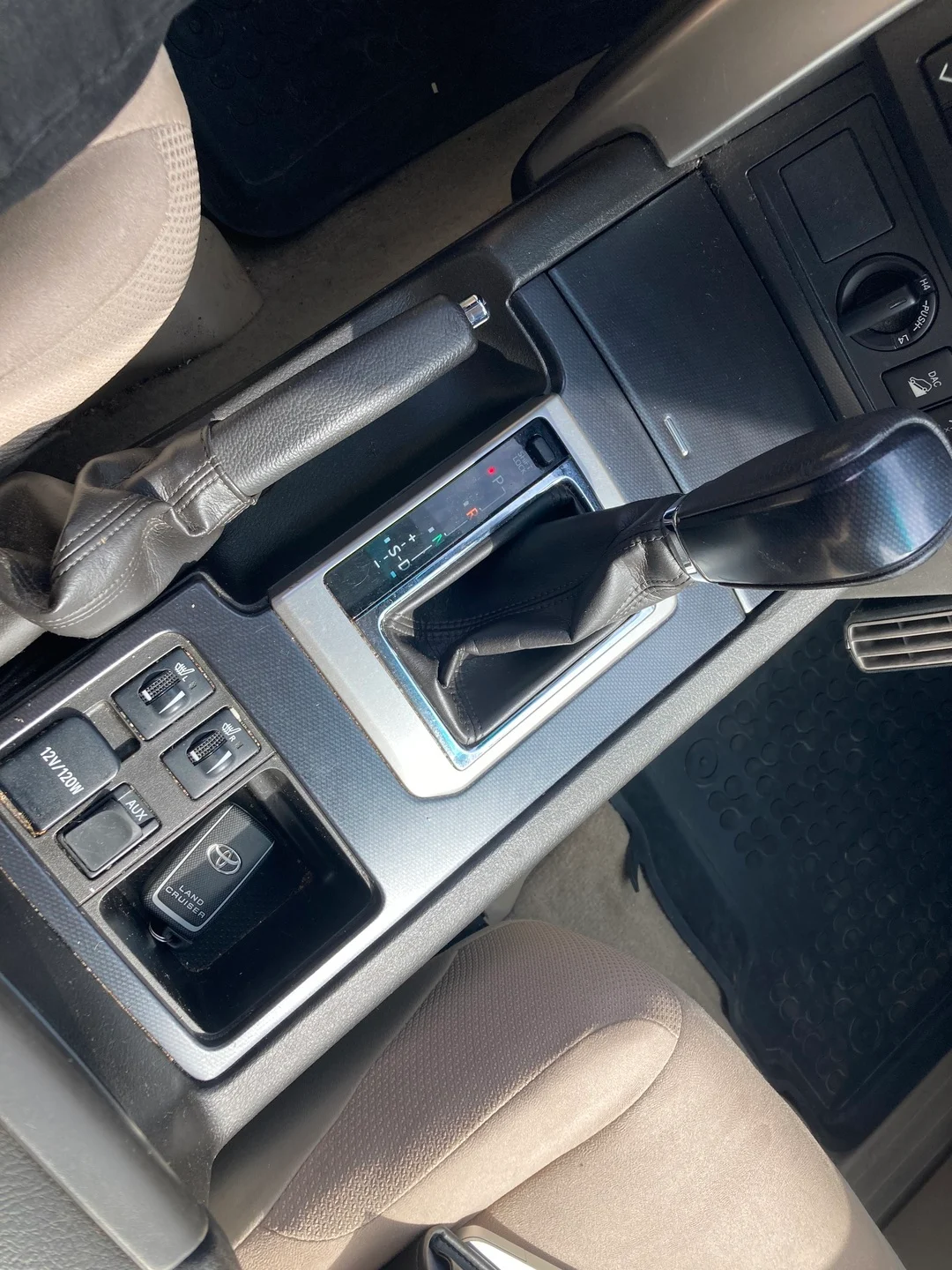 Car Image - 5M5YdG0PzylyqLbdGWuZsi