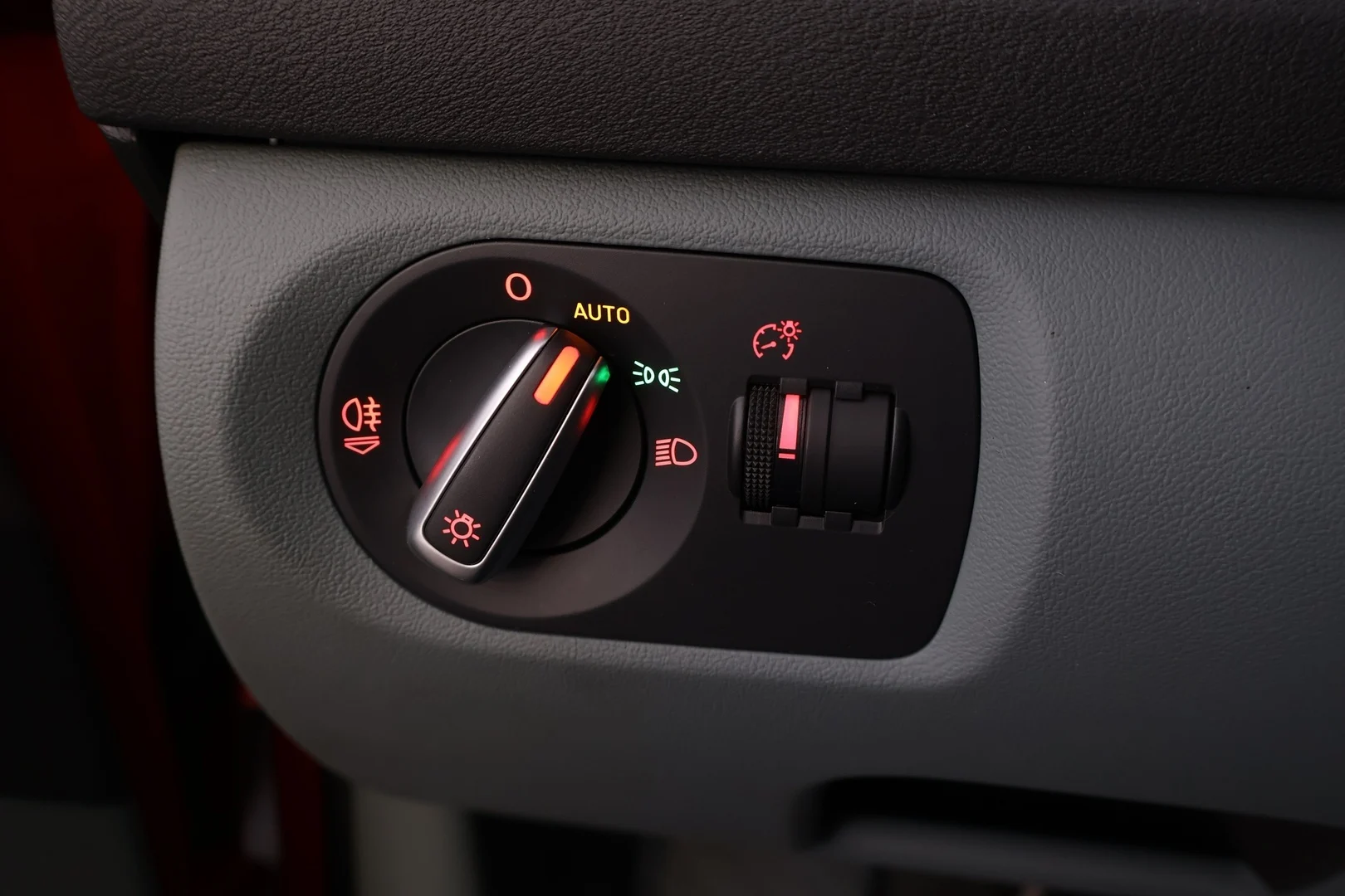 Car Image - 9B4aoiBW4abCDYBfbn4yF