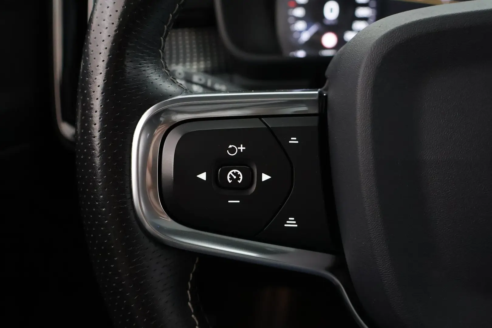 Car Image - CnpKPZpj6g7k8B8LIJrIh