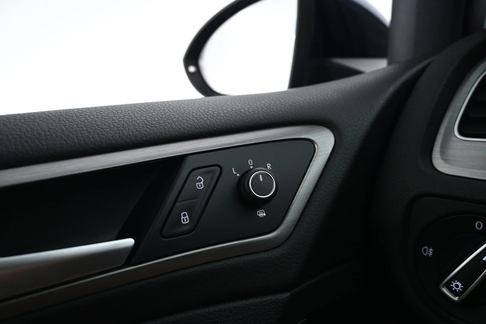 Car Image - 6GJBtmFMOZ8as3RHsdMSdM