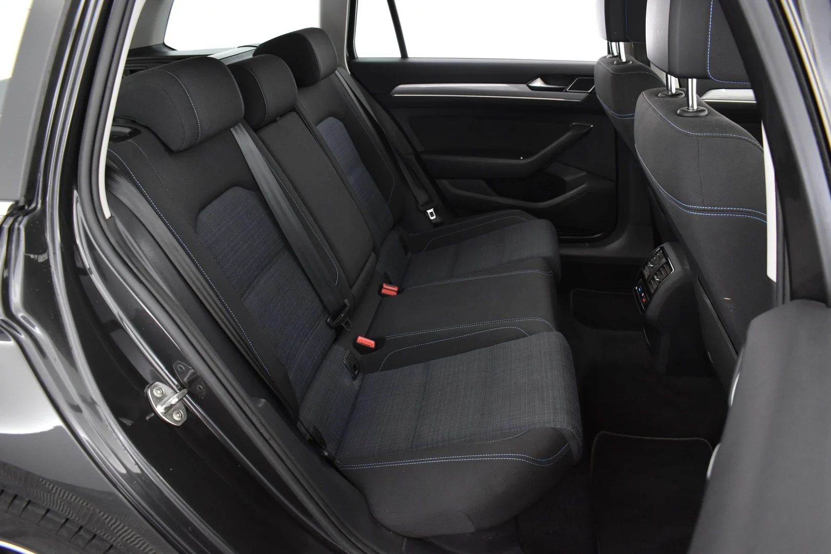 Car Image - 5113yLlnqzAmrWMhT64TZ1