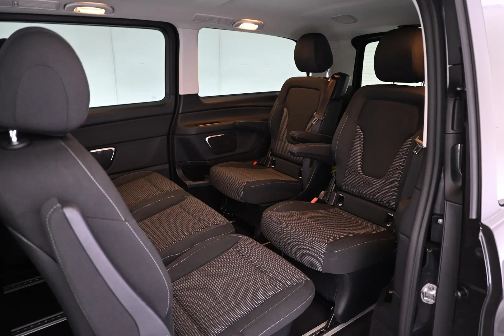 Car Image - 2wG2QD1PQkFrjMiN9UdJkV