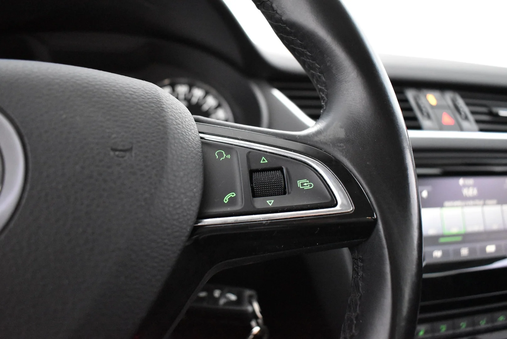 Car Image - 2ev18Zb02CMD920PFdtHk8