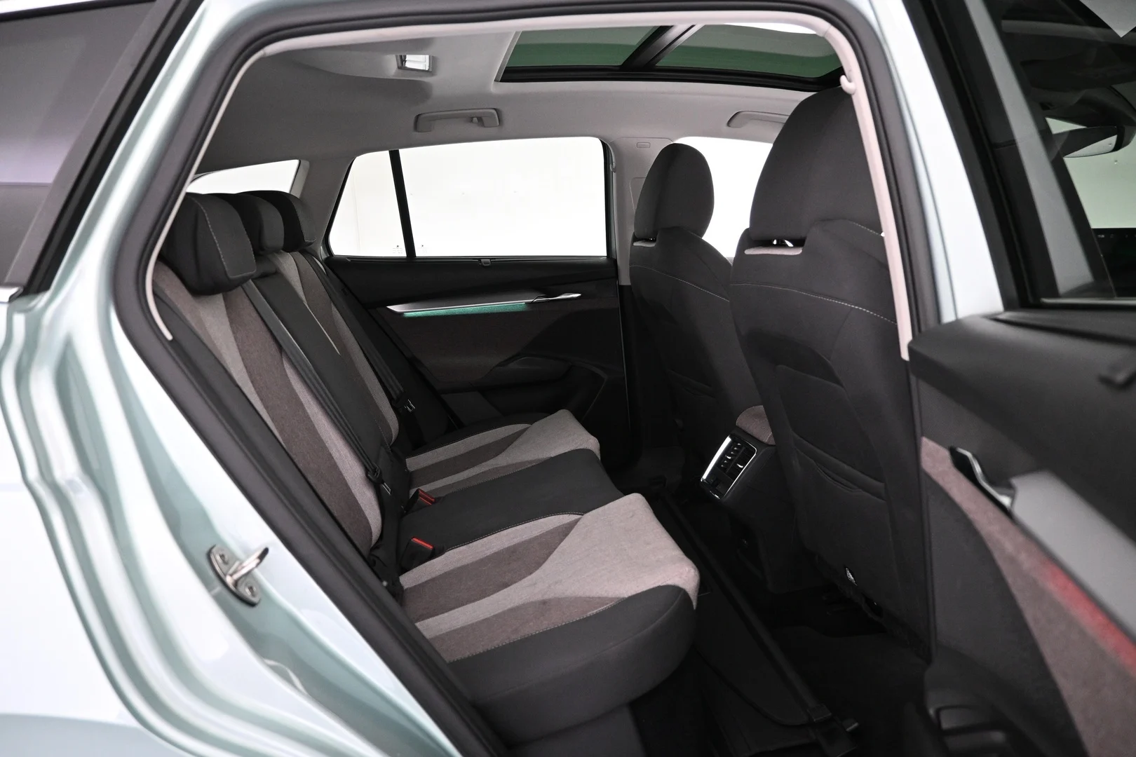 Car Image - c3Sl2OHwcOoI9r9ZKjoXY