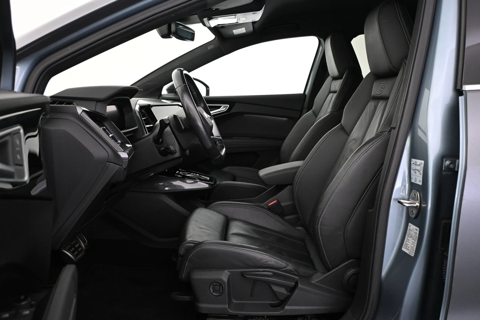 Car Image - kncGjQwLz4GxCVtrK6Ael