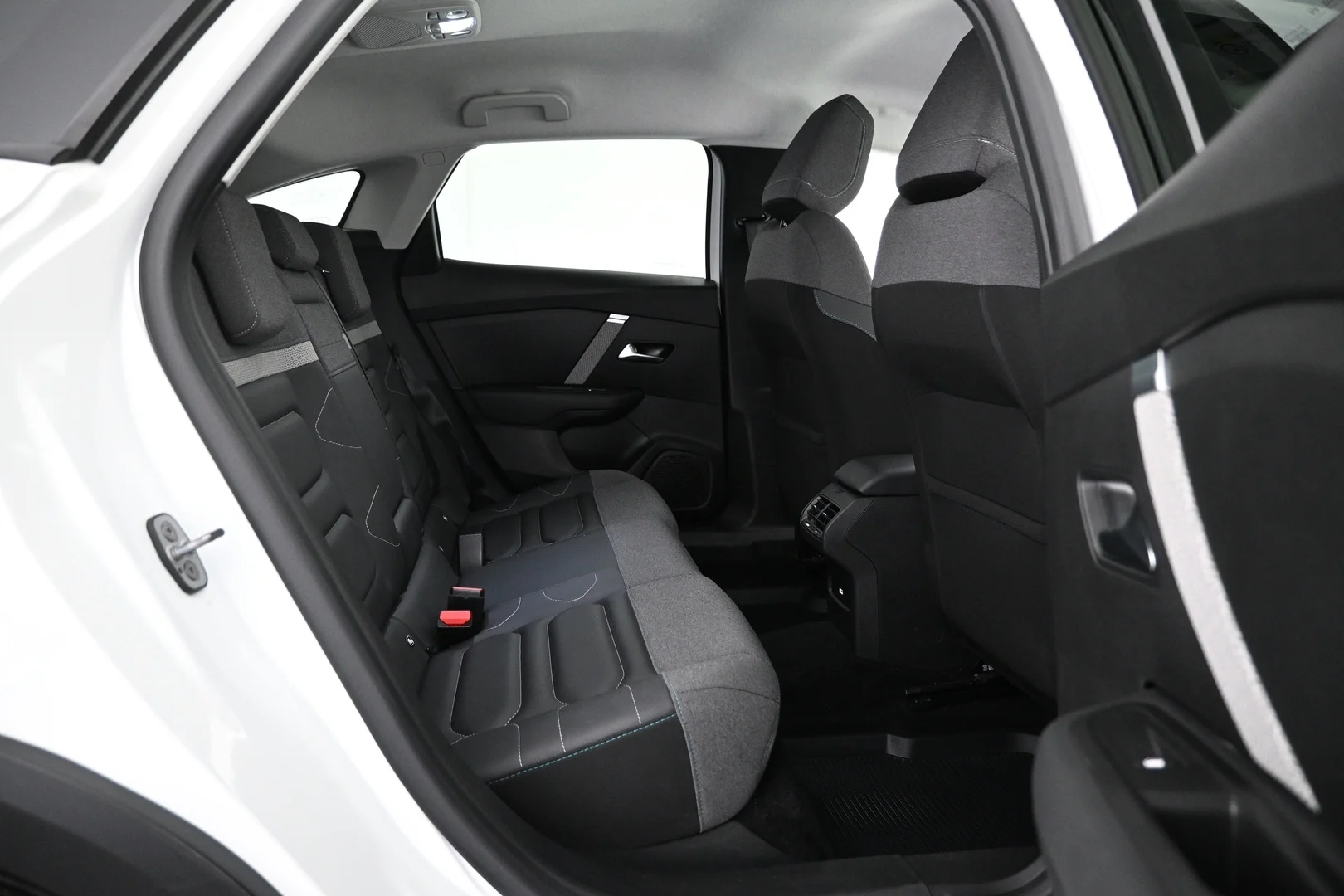 Car Image - 3olIPgj792PQOr6AdHpHBz