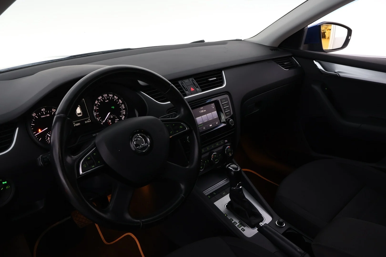 Car Image - 1KuFQjbEEaepXoIhdK35Oo