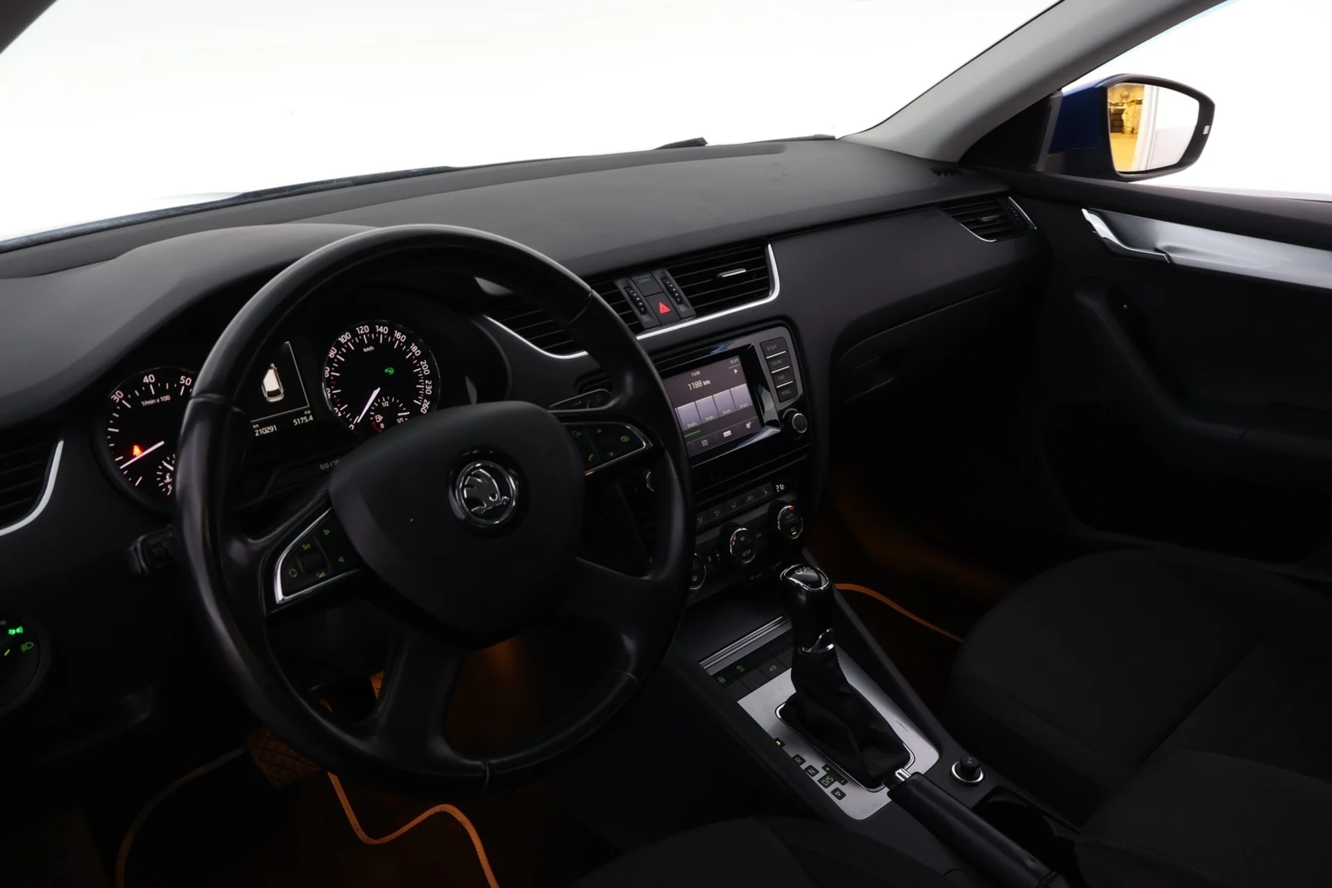 Car Image - 1KuFQjbEEaepXoIhdK35Oo