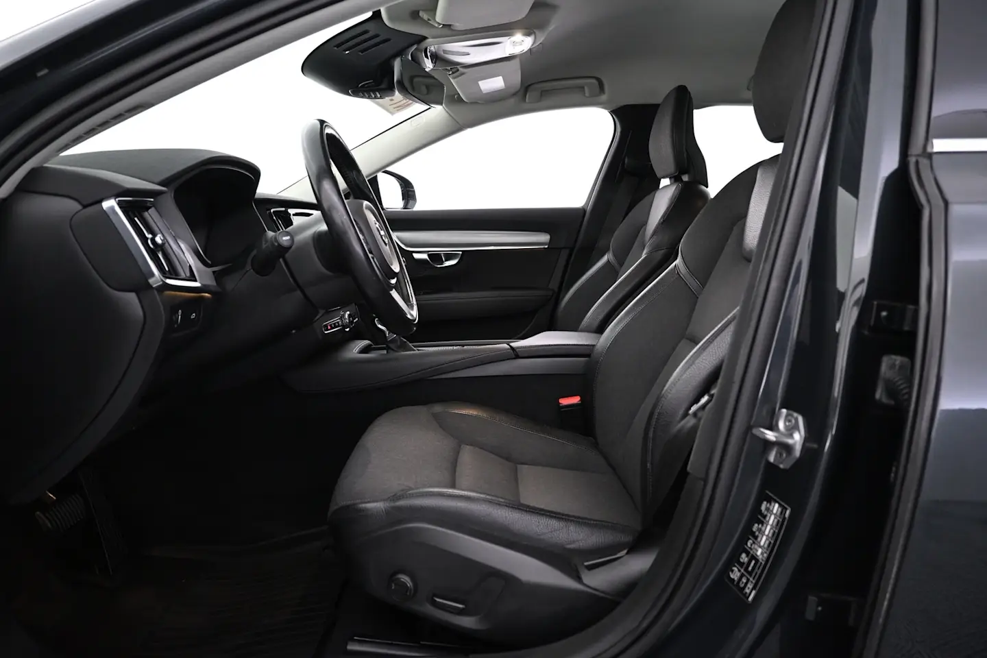 Car Image - L820pPvGrbNSfLDJ7YmVR