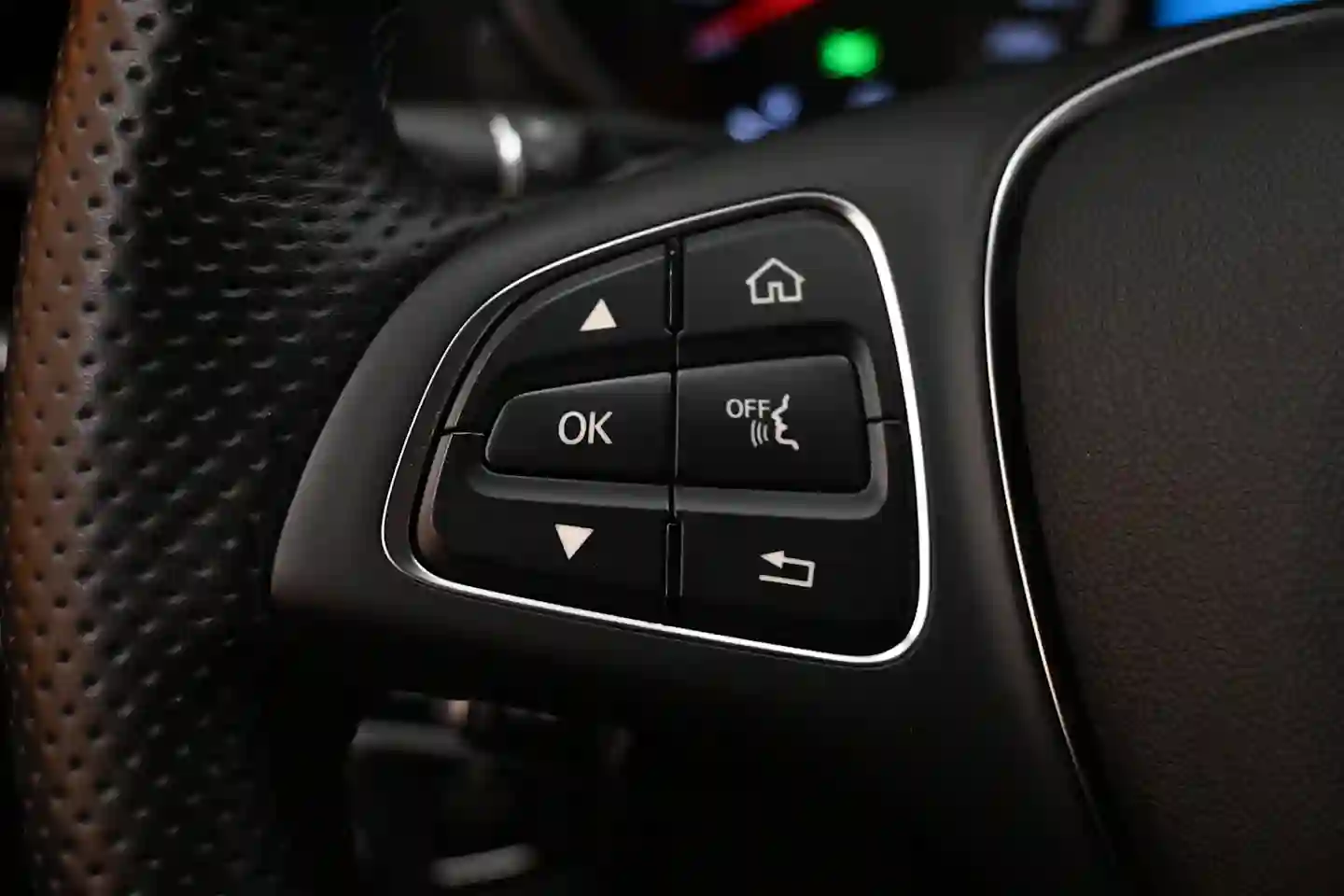 Car Image - 4AJ2YsnEz0D4Itj73zLLaO