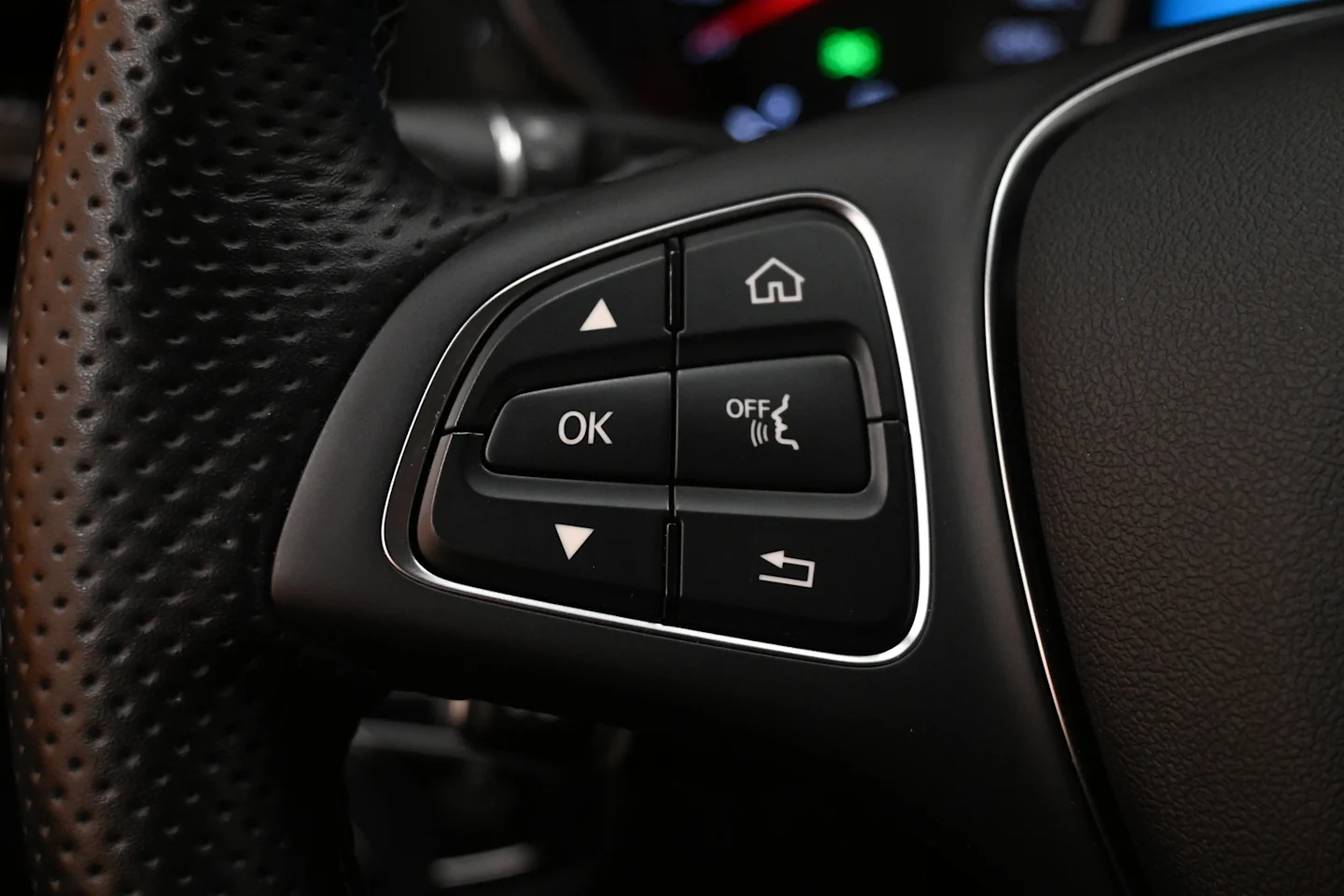 Car Image - 4AJ2YsnEz0D4Itj73zLLaO