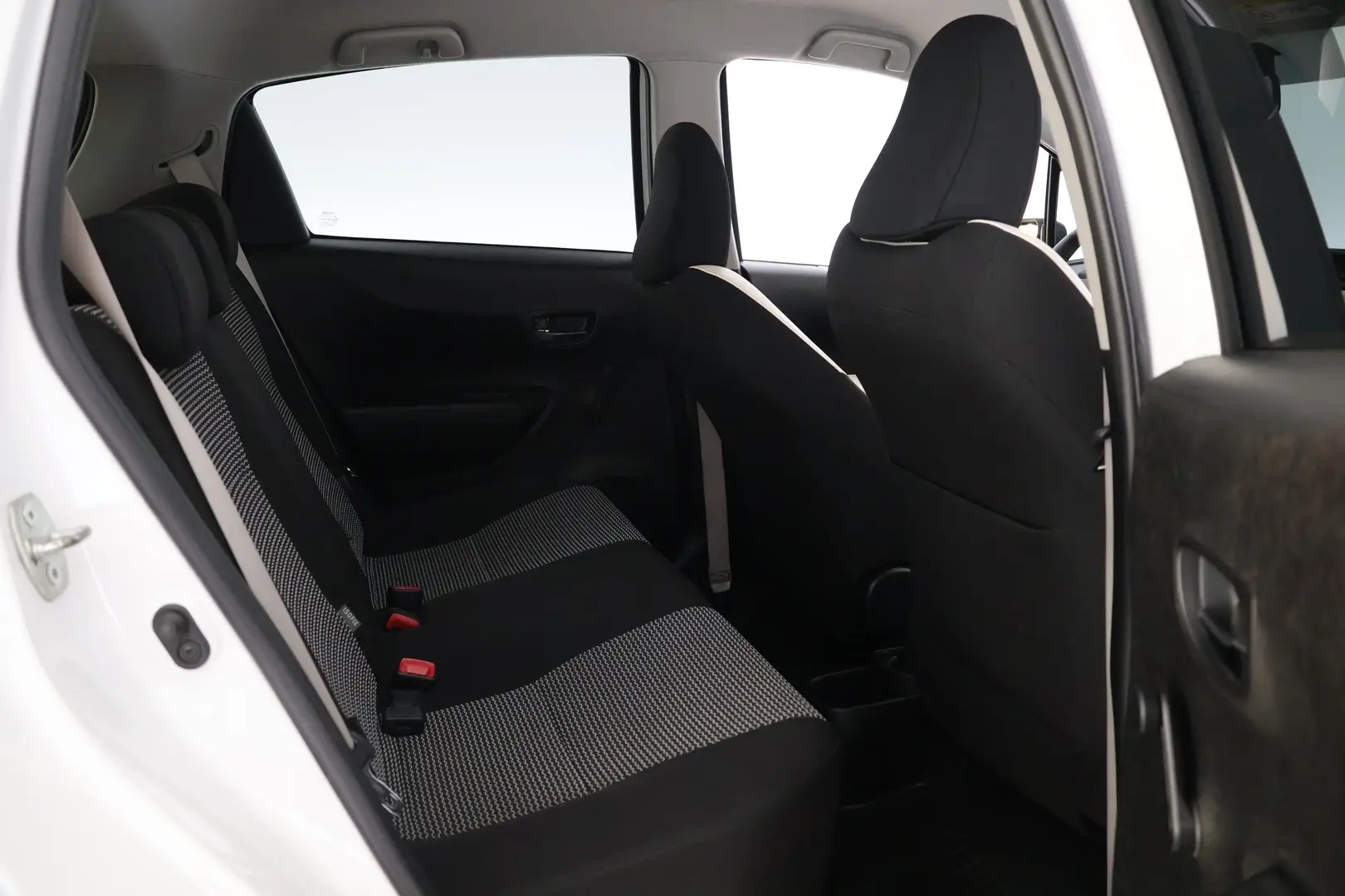 Car Image - 6dnj4EM65p2adxTteYCBGy