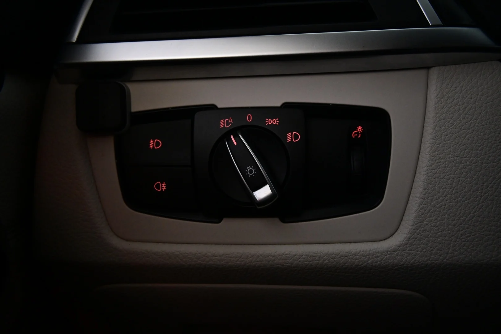 Car Image - 3fEqbRJecv8zDMR6pct7WH