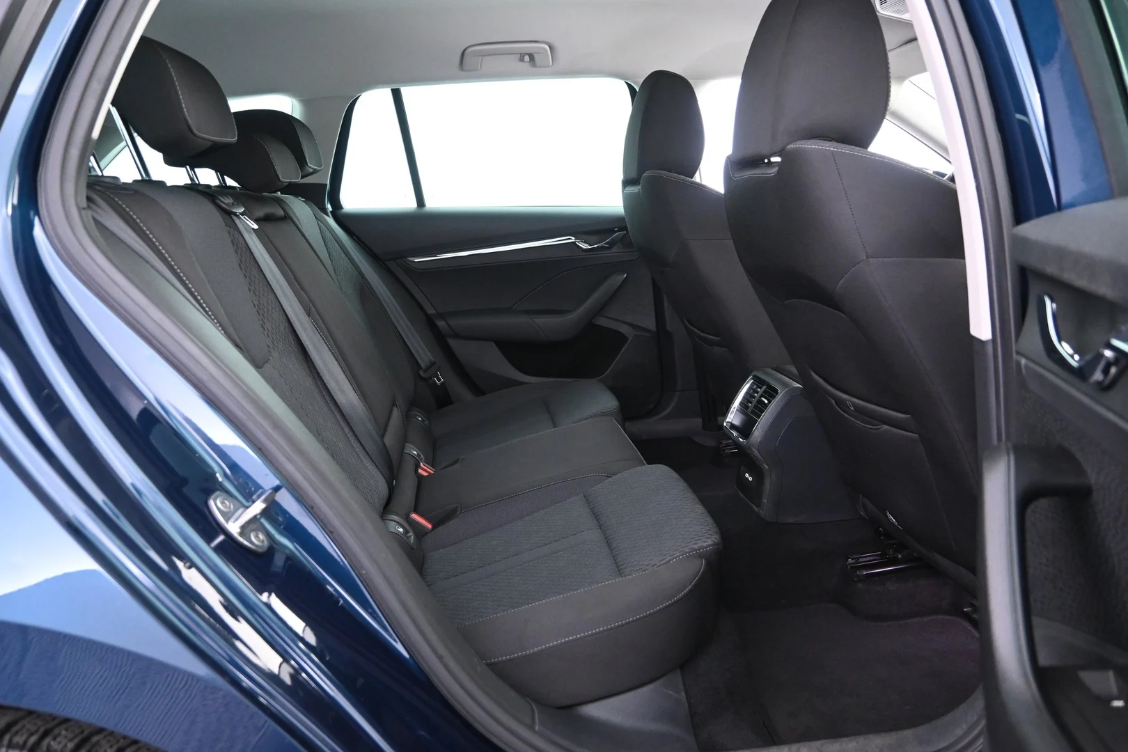 Car Image - 2sFzSRXANkCudJ4INJ7zTq