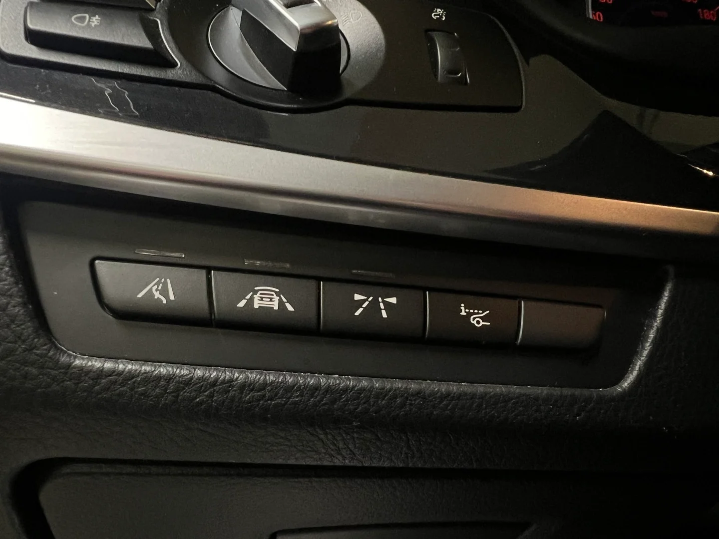 Car Image - 30kXWQXJEOuPAxG3UfXuFK