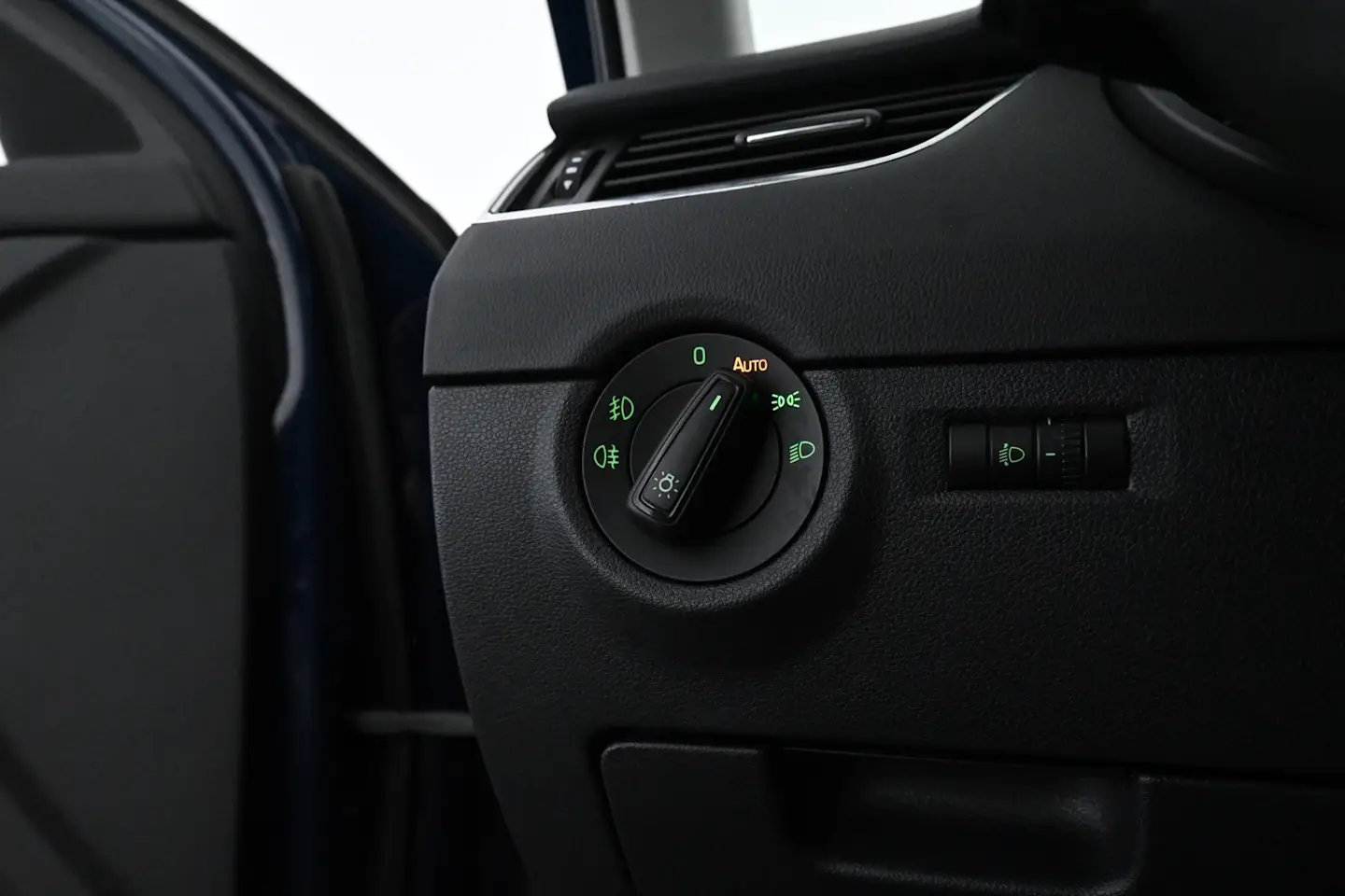 Car Image - 5ArKUb0eBEtdTCjbCAXT1l