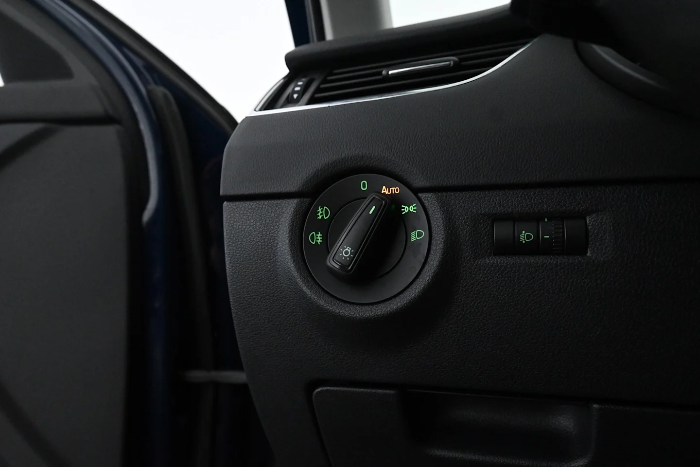 Car Image - 5ArKUb0eBEtdTCjbCAXT1l