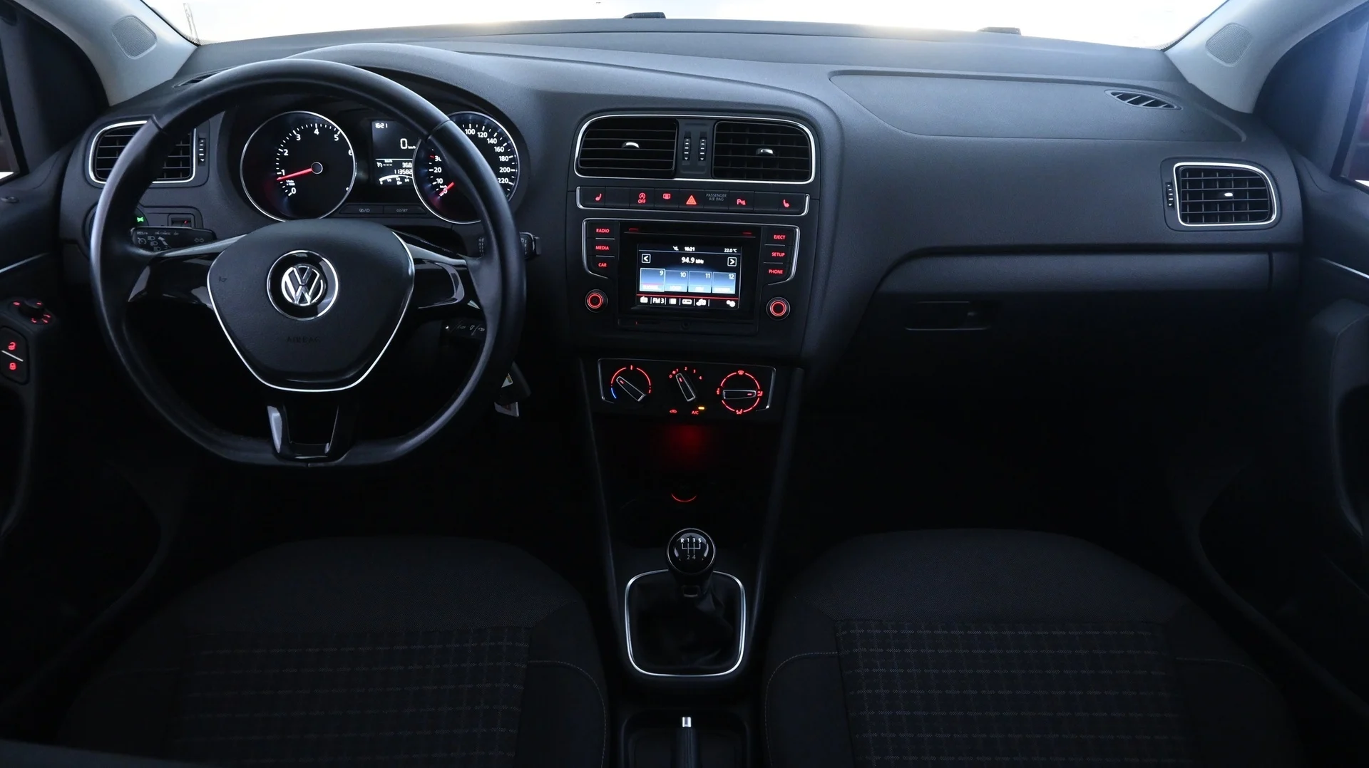 Car Image - 4eXyhsoEzLeNmdTKmIp278