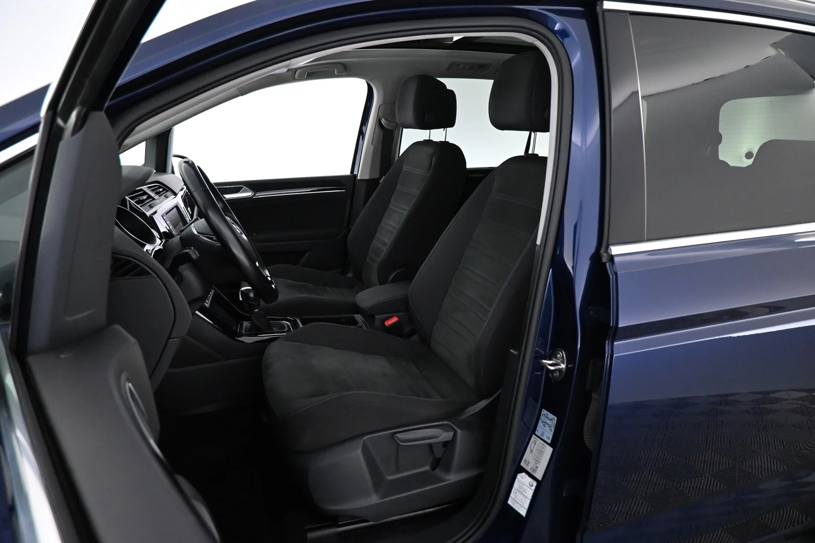 Car Image - aIotCidU2xQPXUOSru4Un