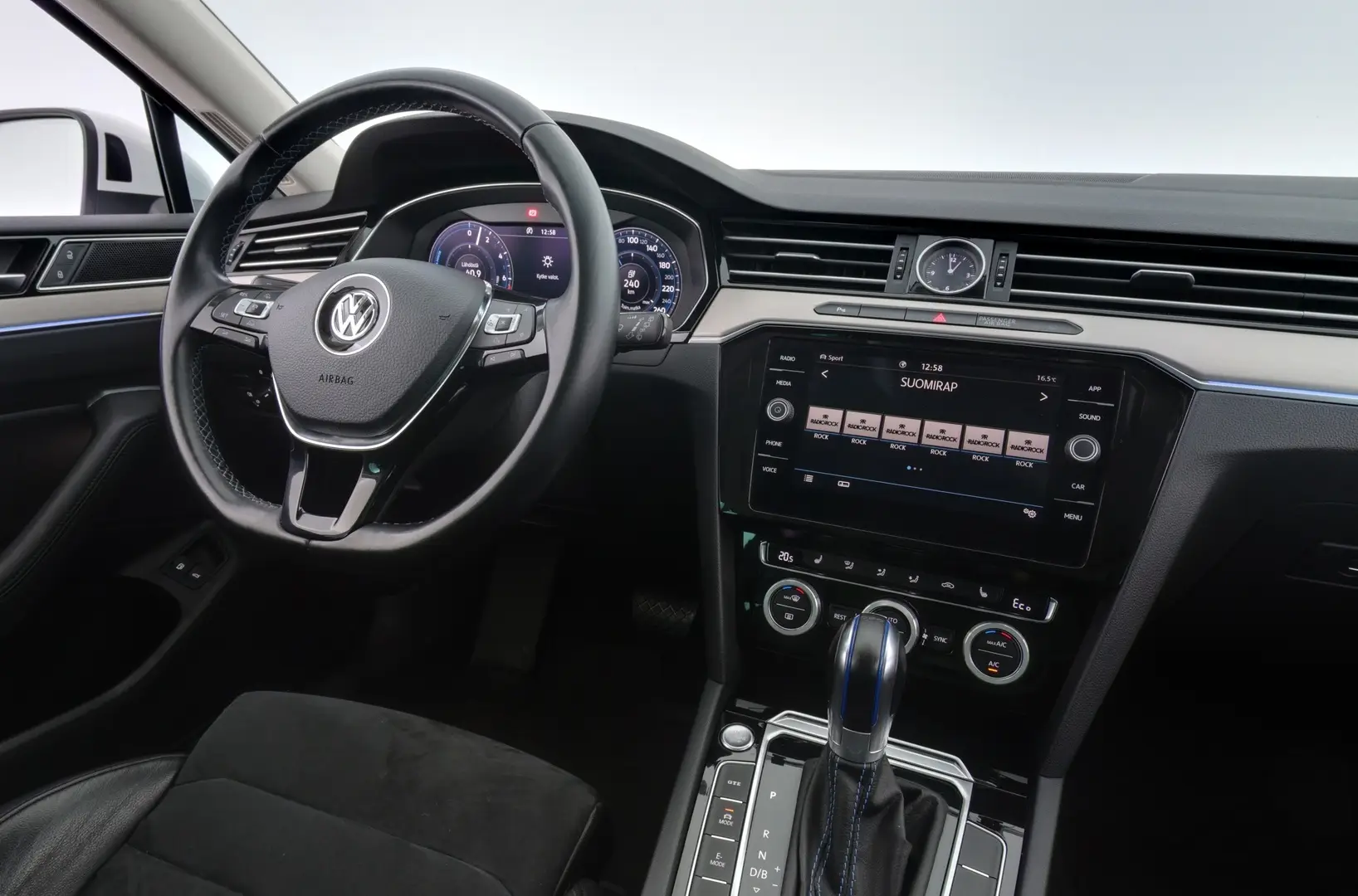Car Image - lBR5ESRuWylDzrfegbe4F