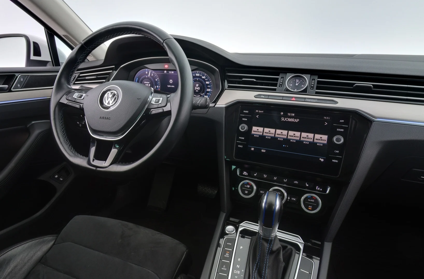 Car Image - lBR5ESRuWylDzrfegbe4F