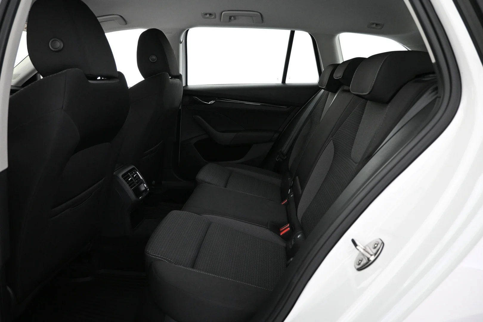 Car Image - hJu0WUsL6V9Z5ztRNths4