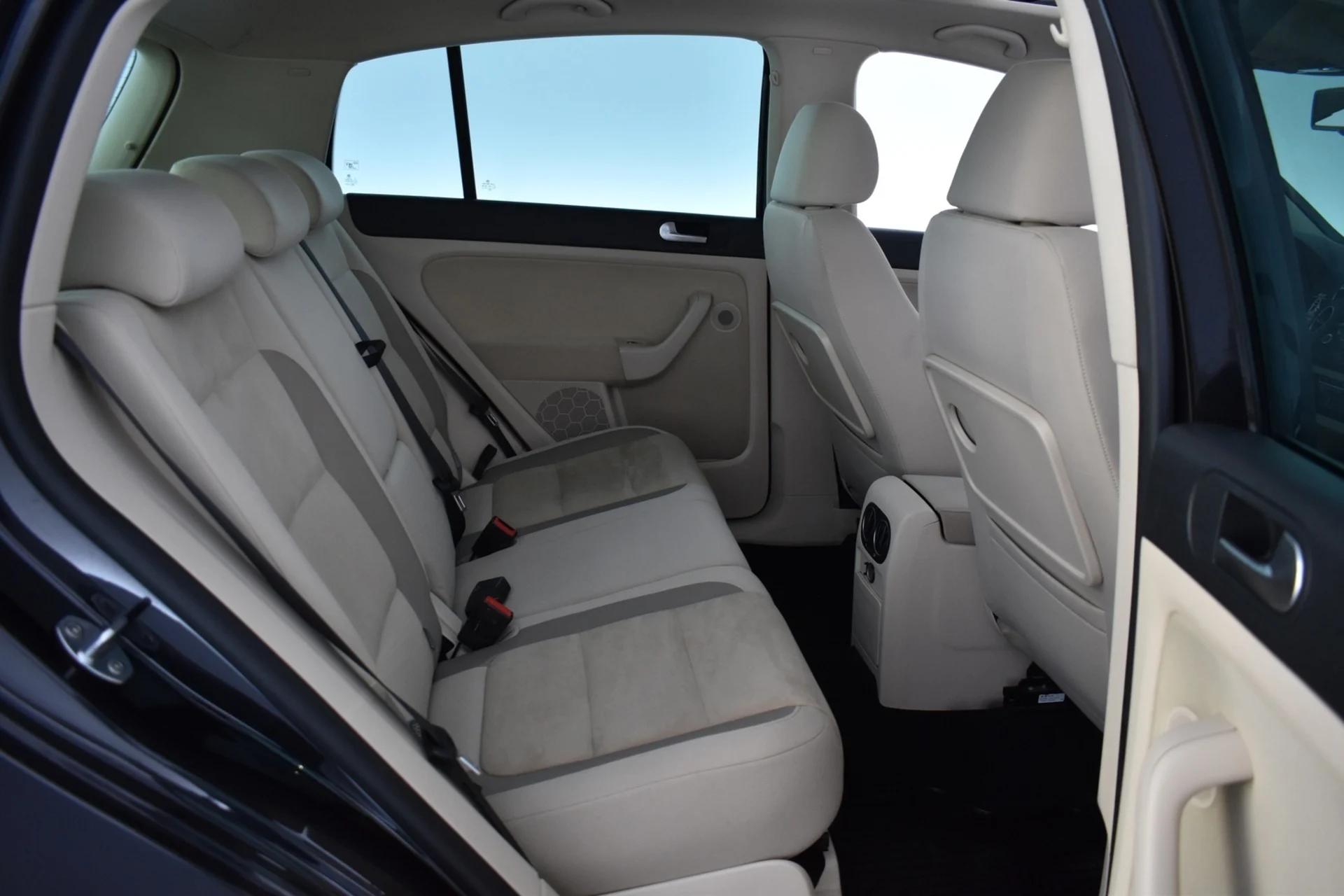 Car Image - FsaWI5S3rNFtQvifuEUCY