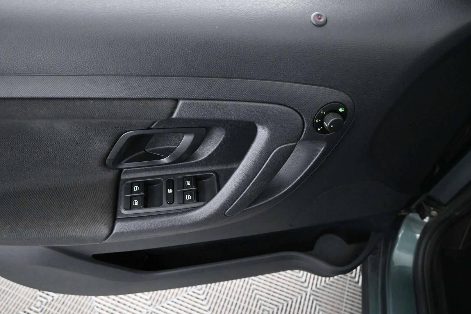 Car Image - 1KzWg6oklmUmFTx50JGMau