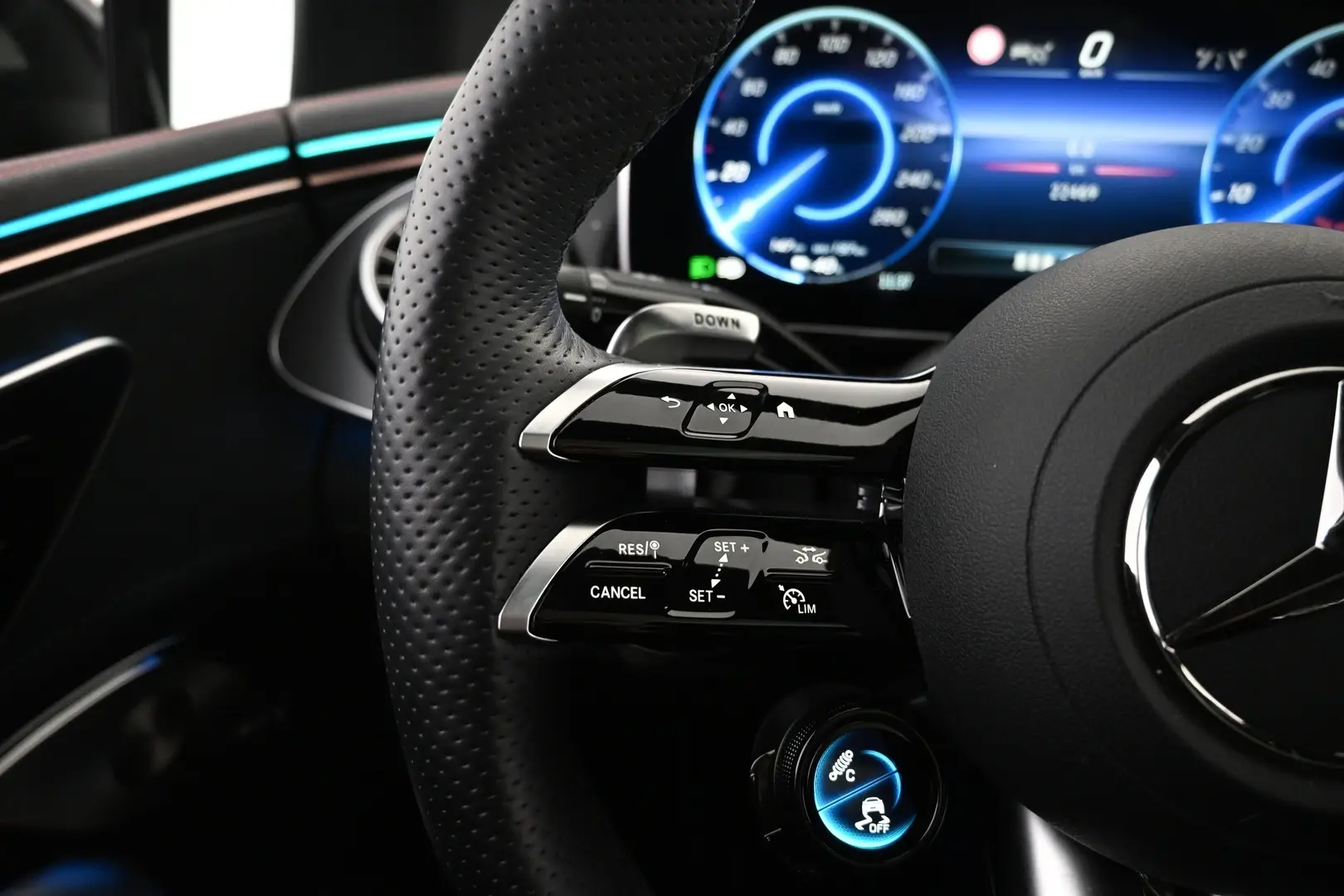Car Image - YZsvKmSX3B2CfZTeS5uFX