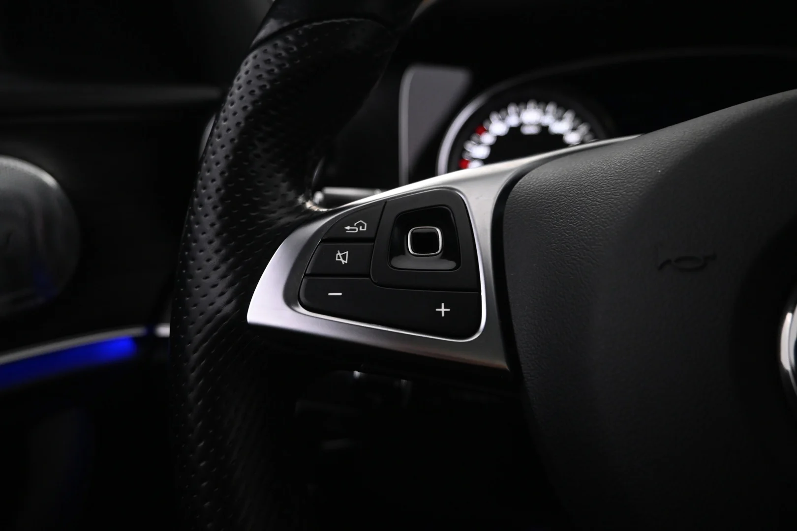 Car Image - 60gFY4Nr4UzNzPBzEoRlTa