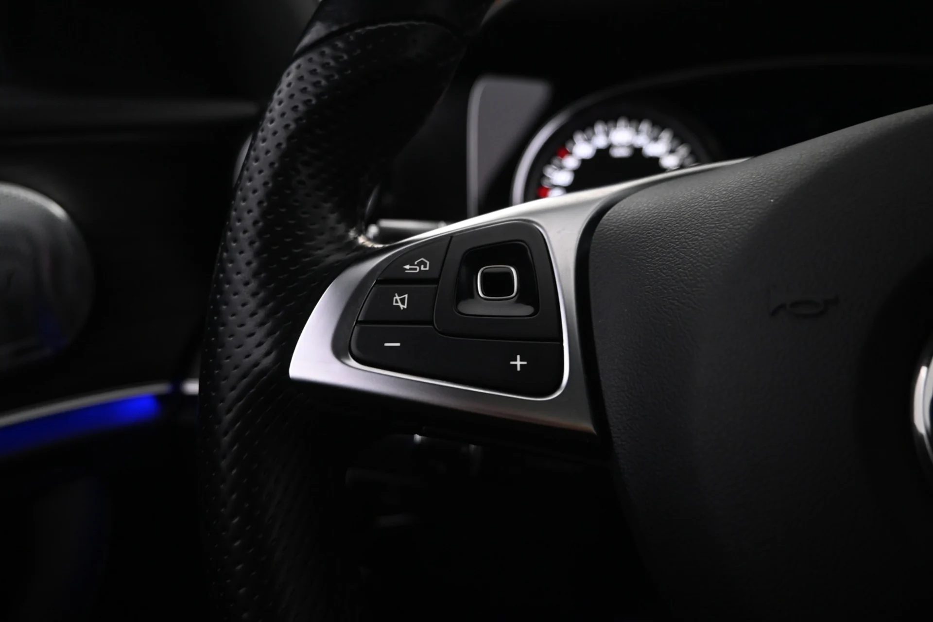 Car Image - 60gFY4Nr4UzNzPBzEoRlTa