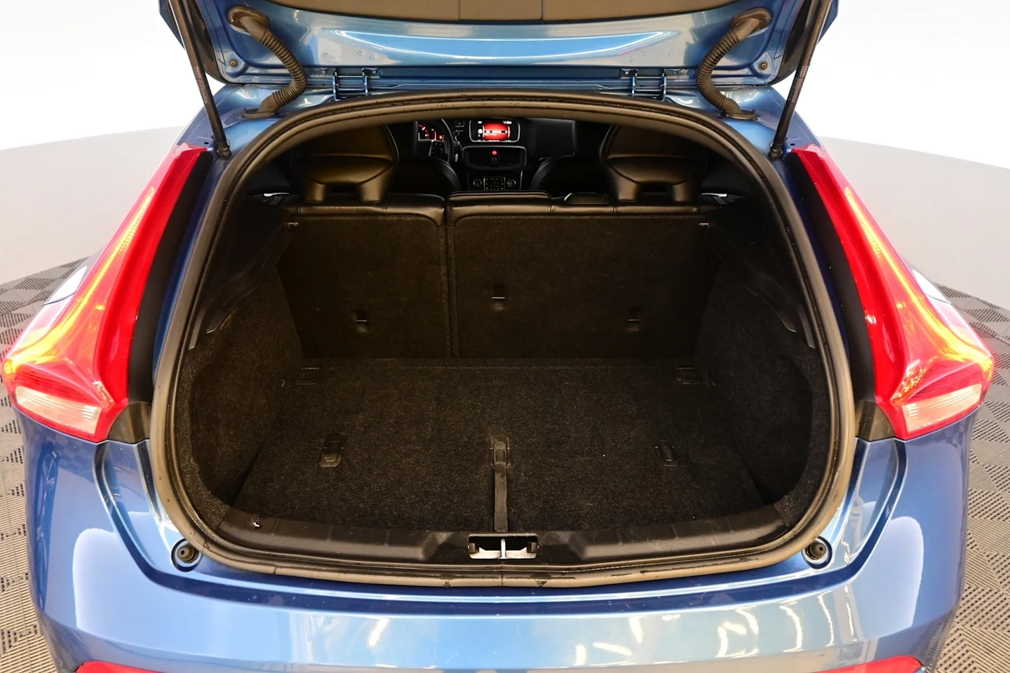 Car Image - vMoqGlXIboTZZpvarE9a3