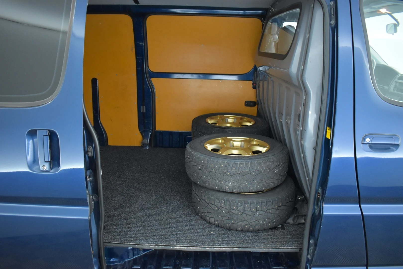 Car Image - 1smydHqnFbGHsBVpZIHEAb