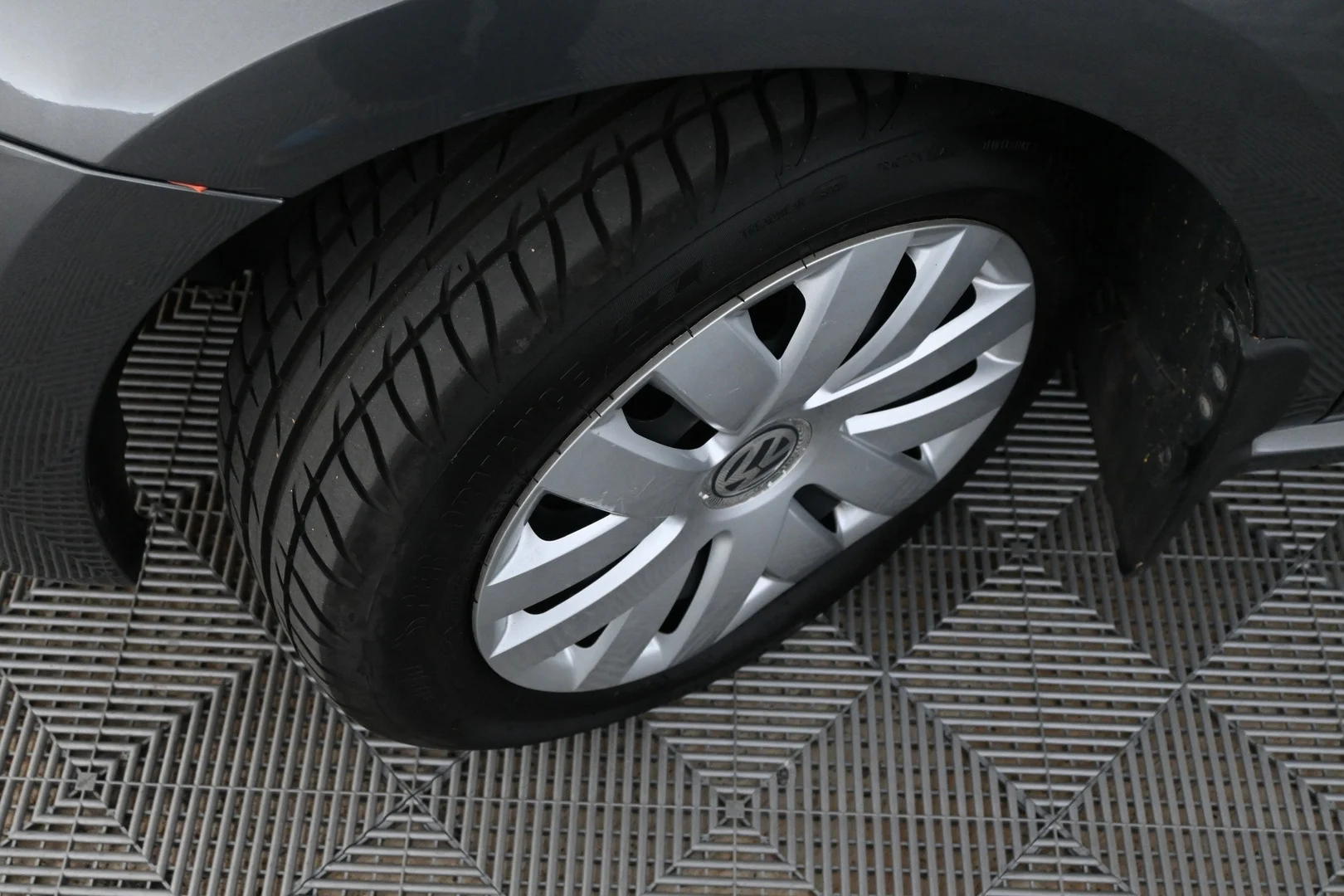 Car Image - 1D481kFivQr593LsVUV30i