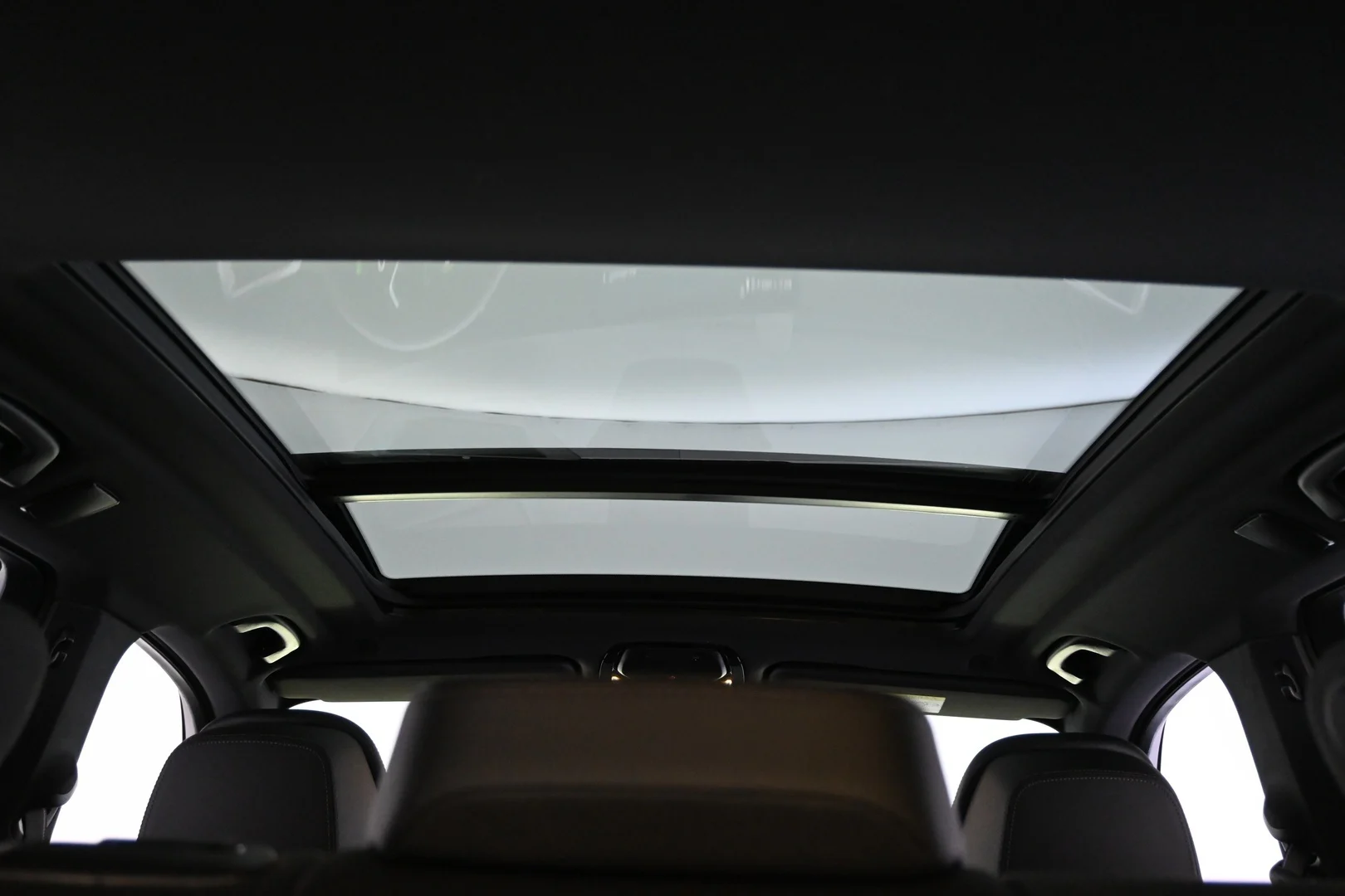 Car Image - 7kx3i8ShsB2eN0p20tPnHg