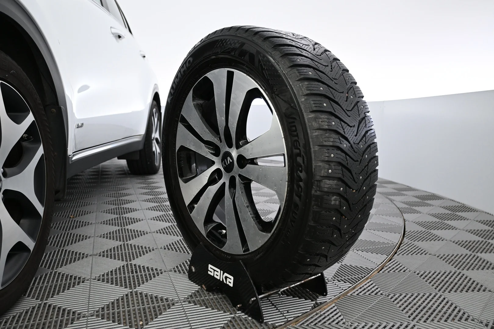 Car Image - 3vBTmuKpxUQHJ9bnB9cObG