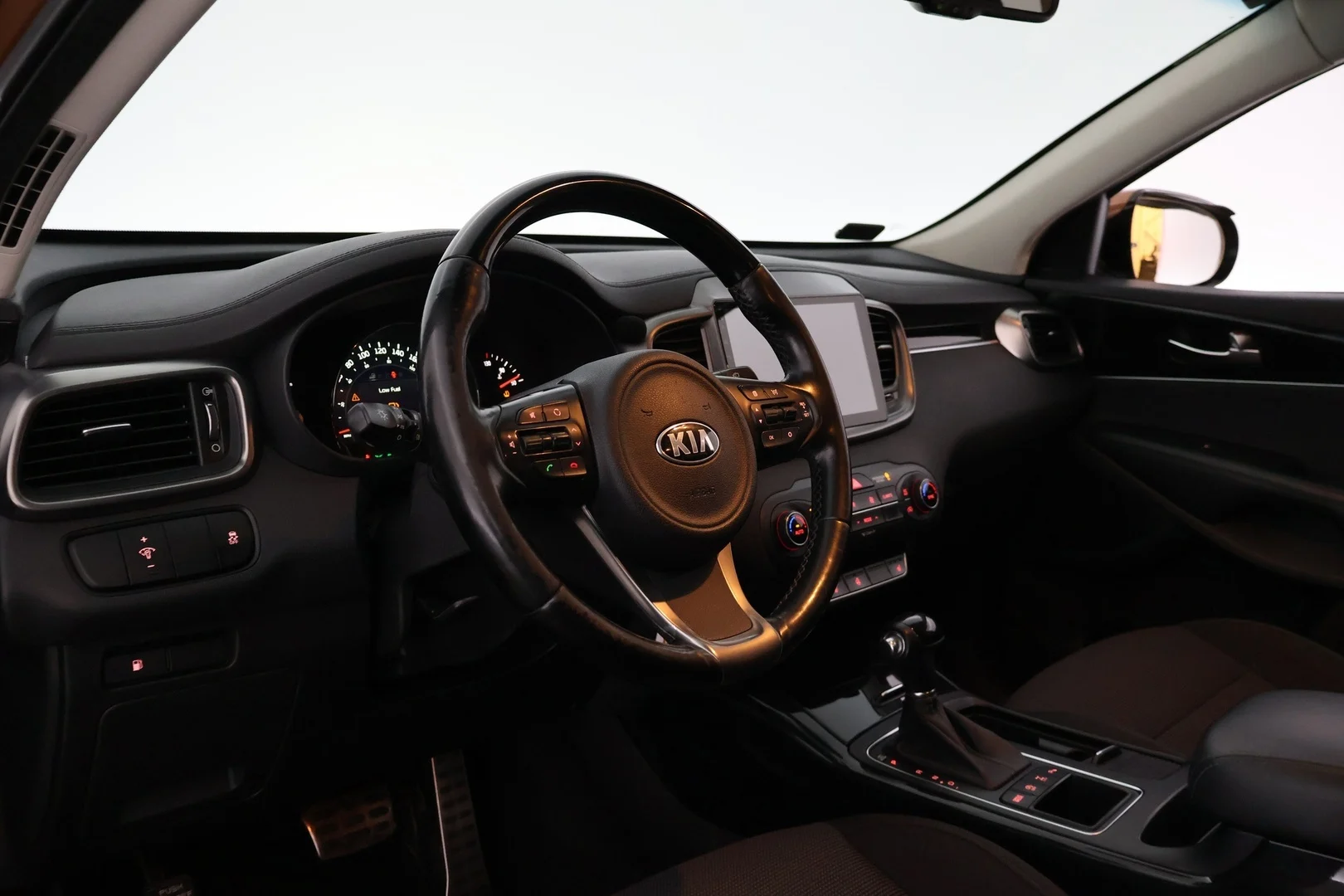 Car Image - 6SeGZeFlnh4bB6SLnQPAaA