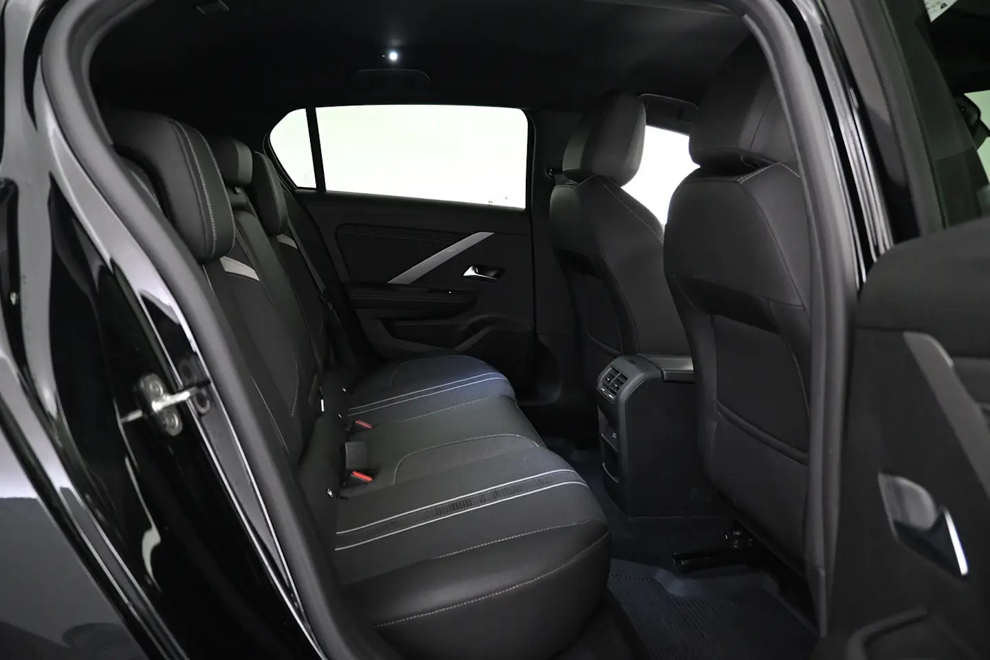 Car Image - 6Mdk6y9OFnQclCWyKh1Hgh