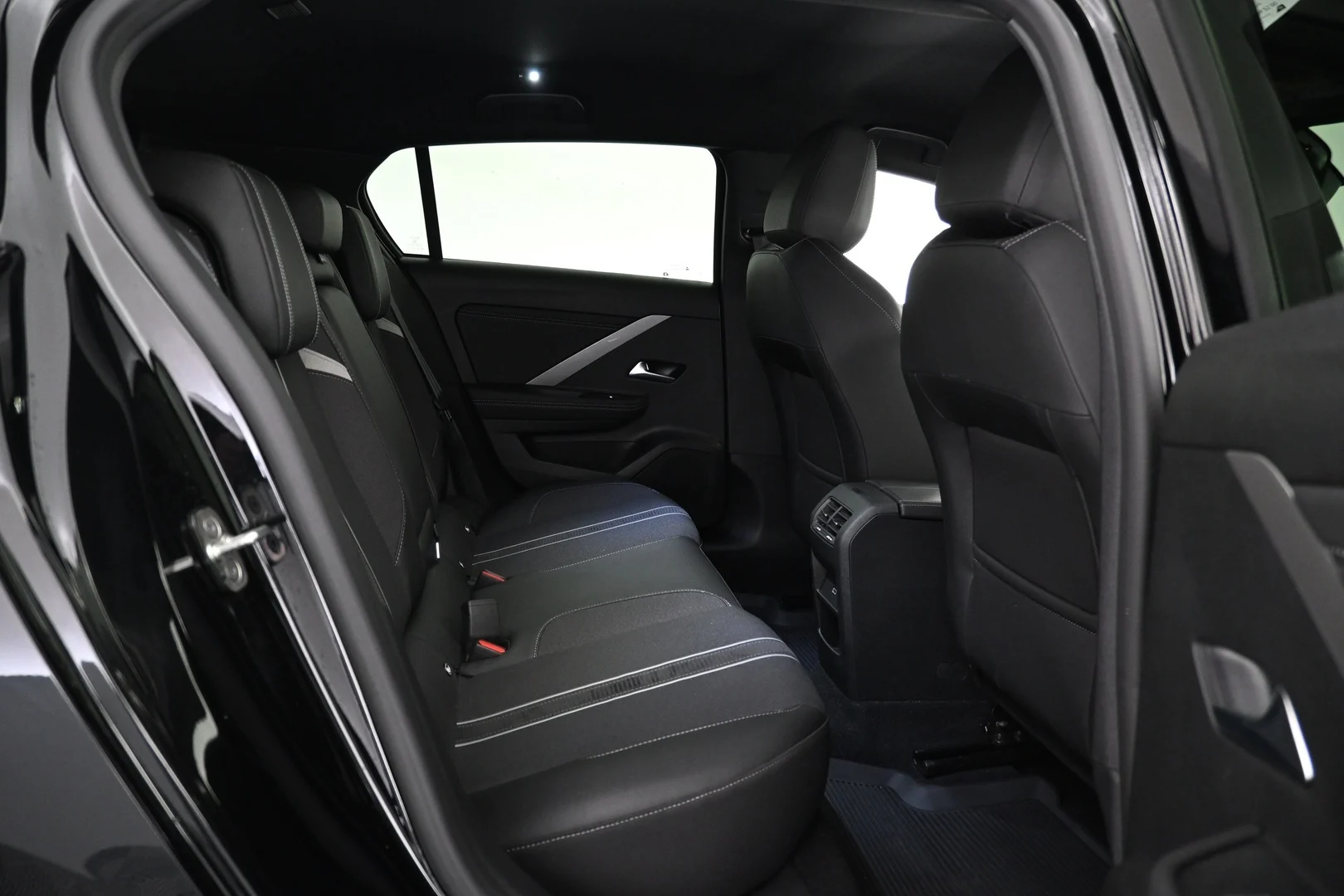 Car Image - 6Mdk6y9OFnQclCWyKh1Hgh