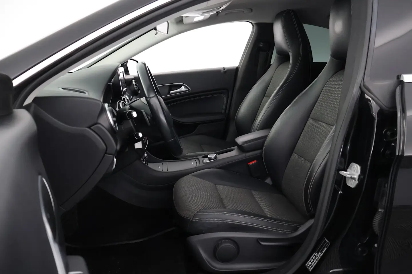 Car Image - 1DB176wg28Jr9Jg69QGBKD