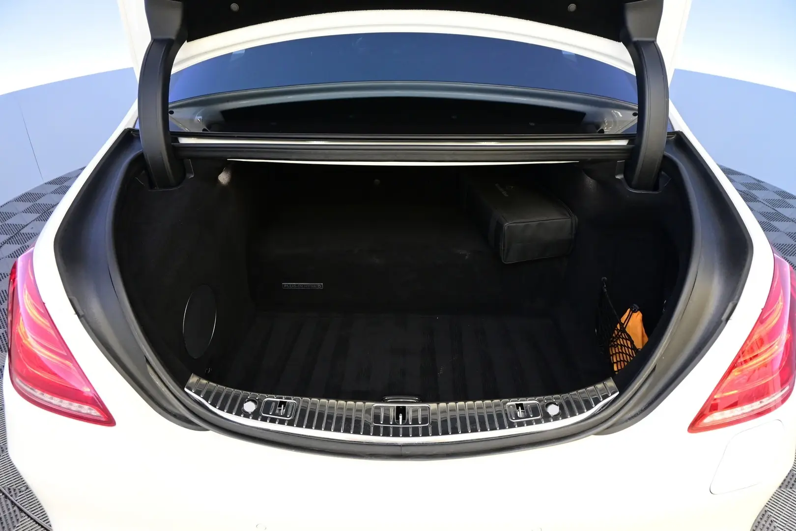 Car Image - 2D5pwRwp0TPwkIjVdKKqHT