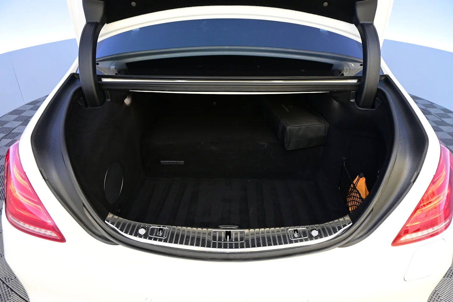 Car Image - 2D5pwRwp0TPwkIjVdKKqHT