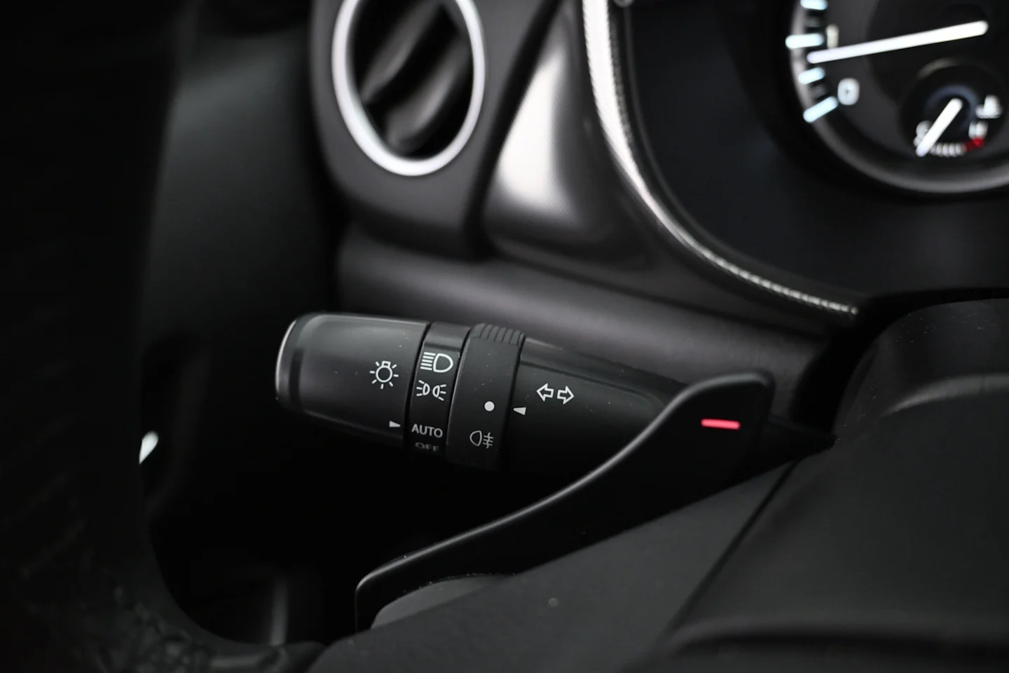 Car Image - 3M5iQHeZPfuYtaSA9dps8m