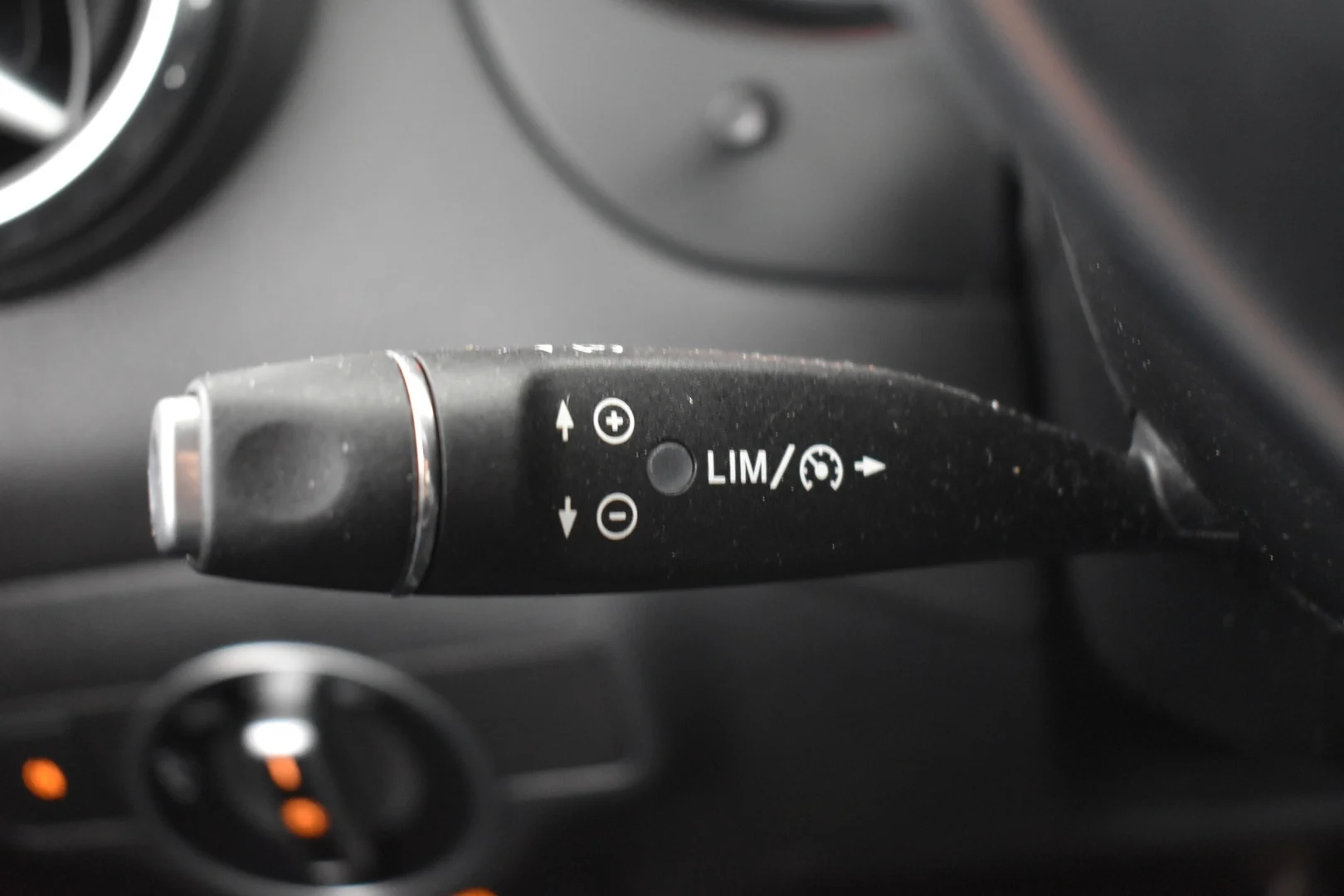 Car Image - zd1DxrxUQhIjUxFU8OS06